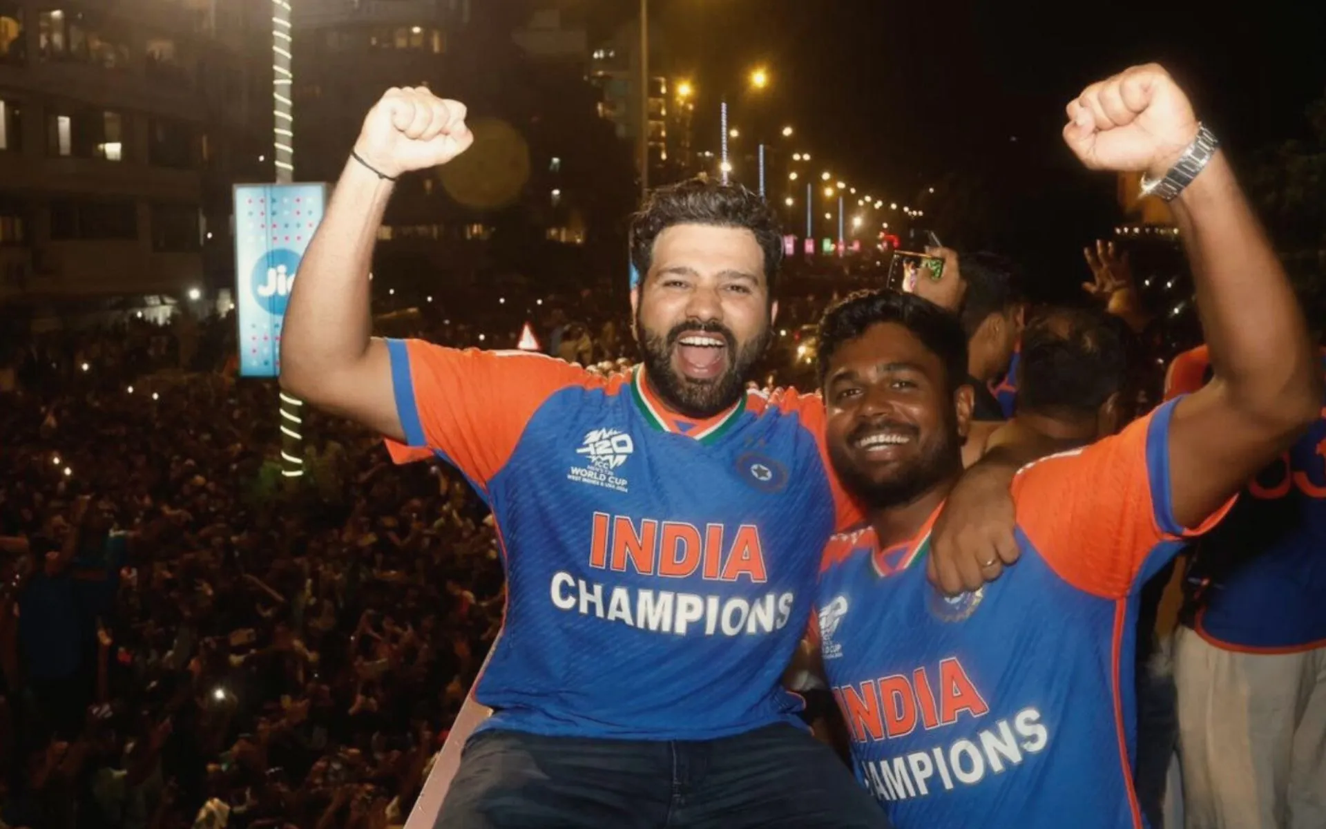 Sanju Samson with Rohit Sharma during India's victory parade in 2024 (@SanjuSamsonFP)