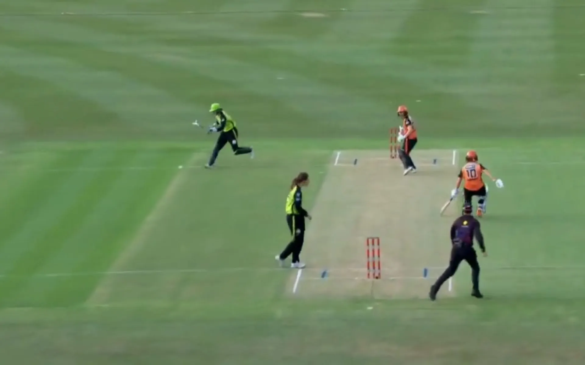 Beth Mooney Faces Unfortunate Run-Out (Source: @WBBL/X)