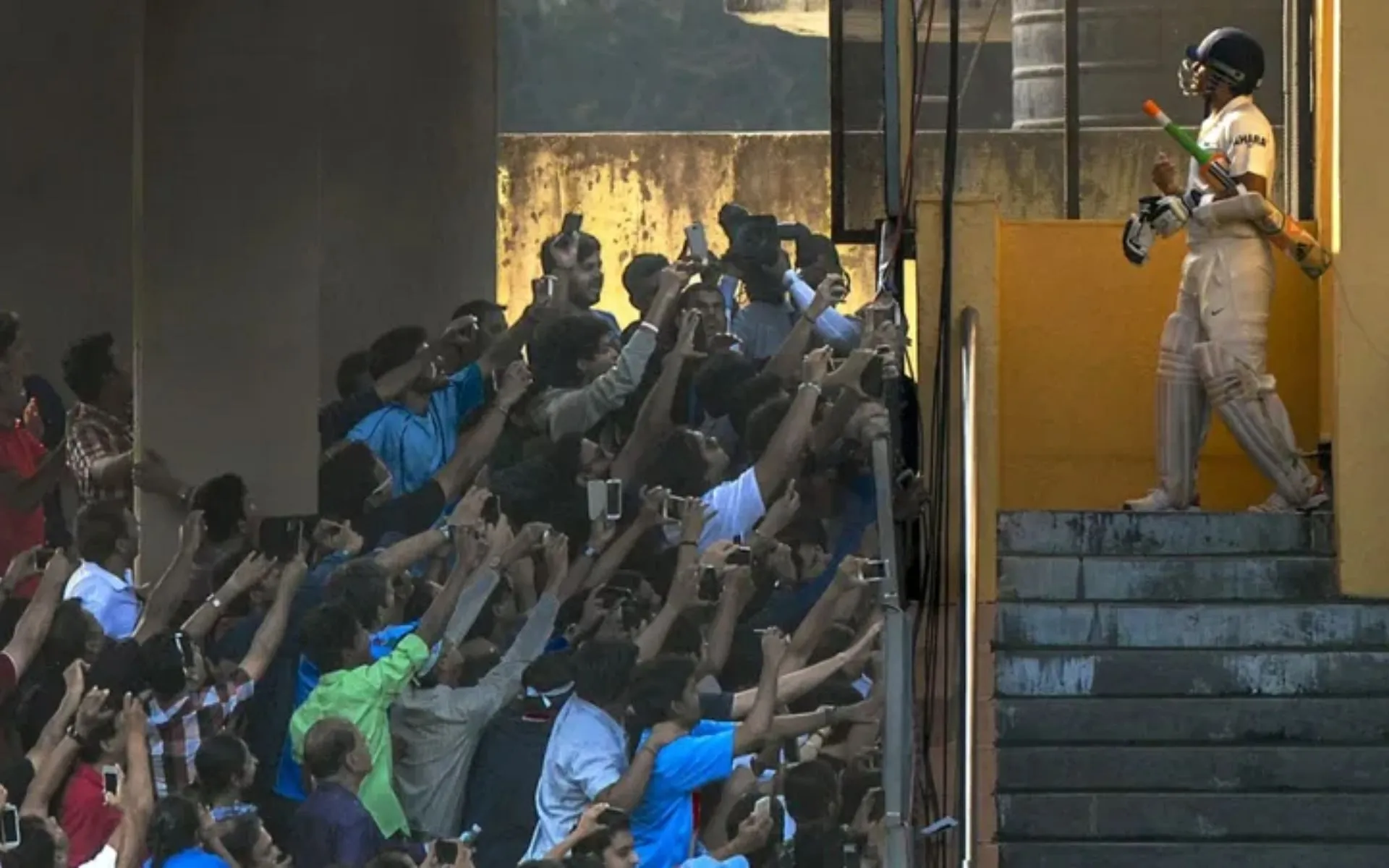 Sachin Tendulkar at Wankhede Stadium (Source:@CricketopiaCom, x,com)
