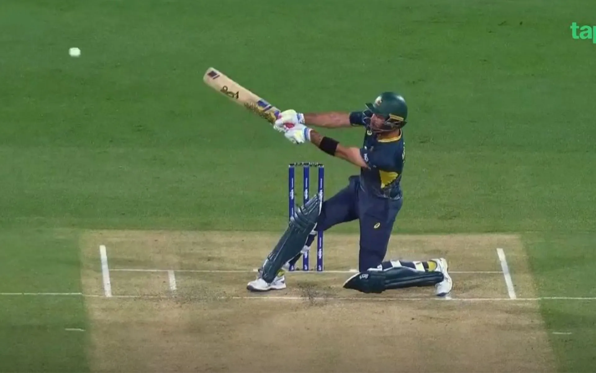 Glenn Maxwell Shot vs Afridi - (Source:@ScreenGrab)