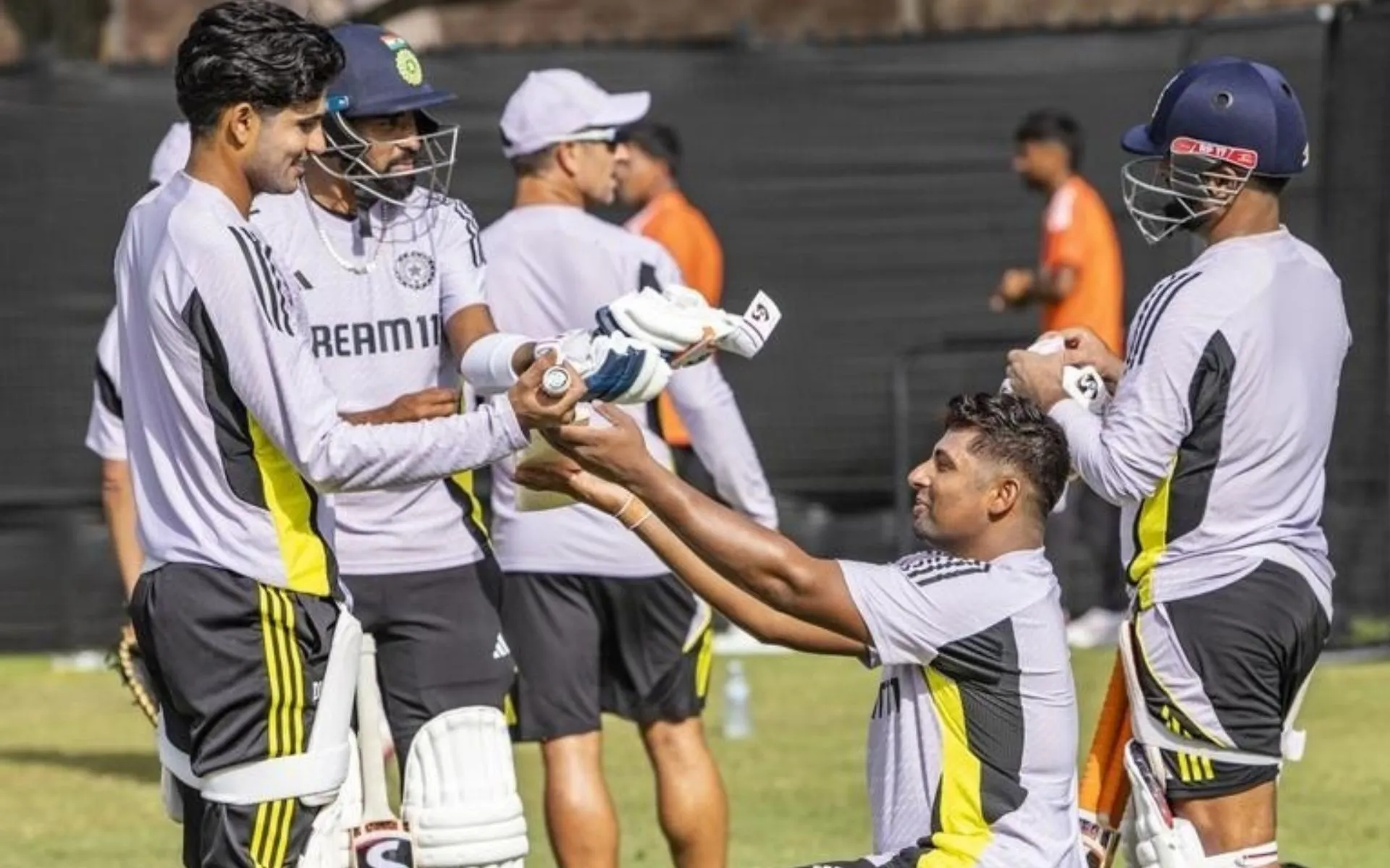 Sarfaraz Khan and Gill - (Source:@ScreenGrab)