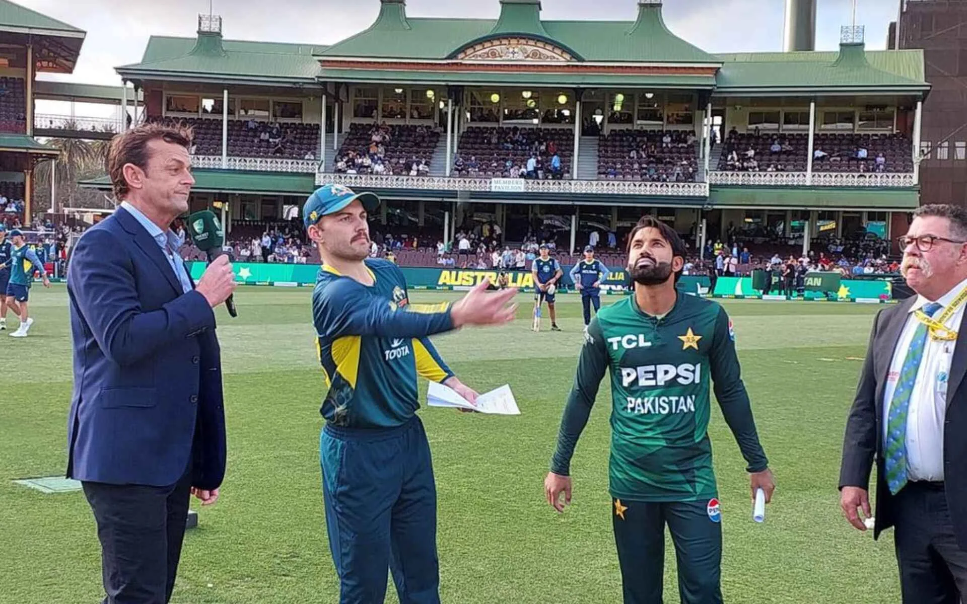 Inglis and Rizwan in the 2nd T20I (Source:@thepakfollower,x.com)
