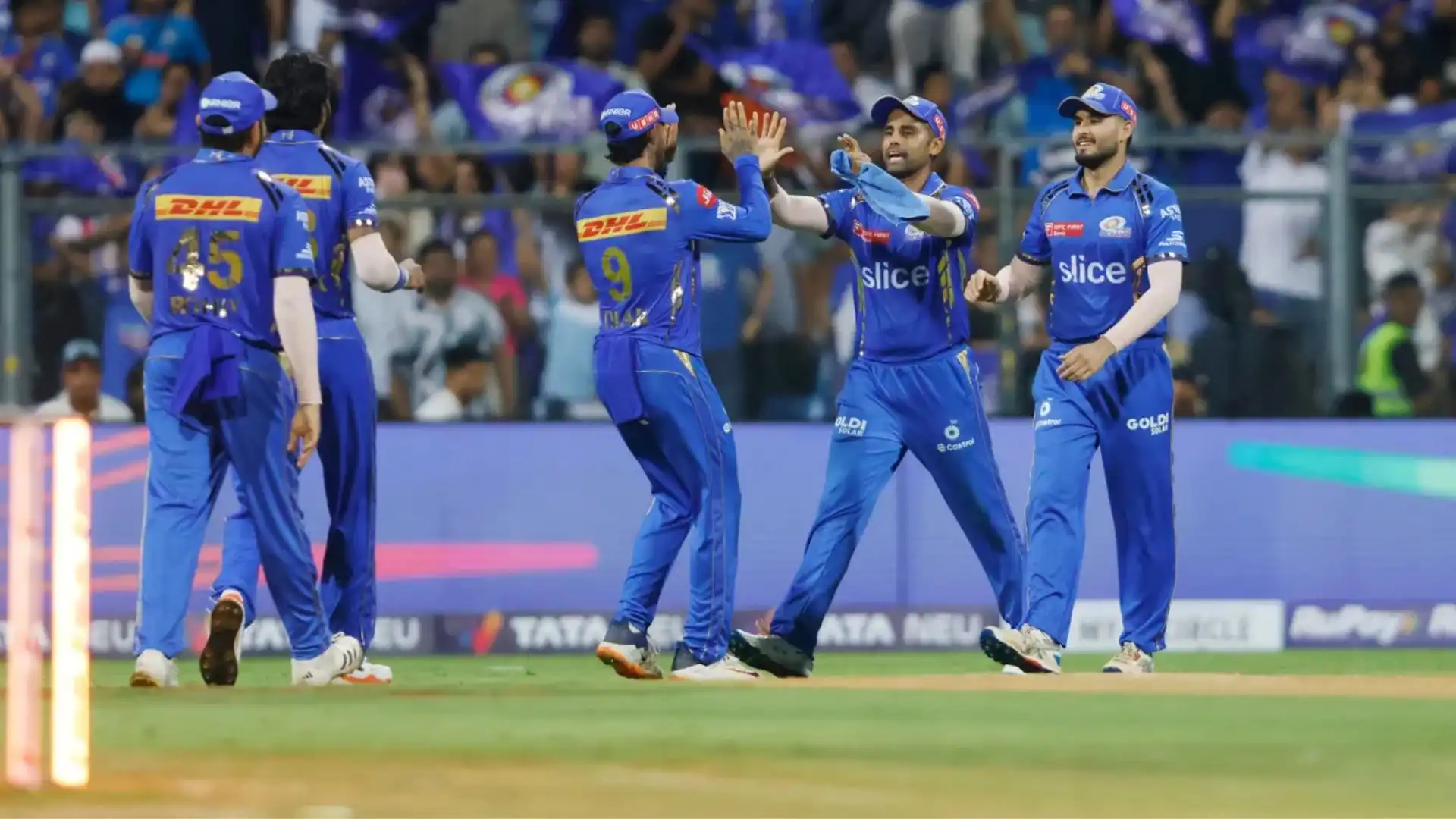 Mumbai Indians team in action [Source: IPLT20.com]