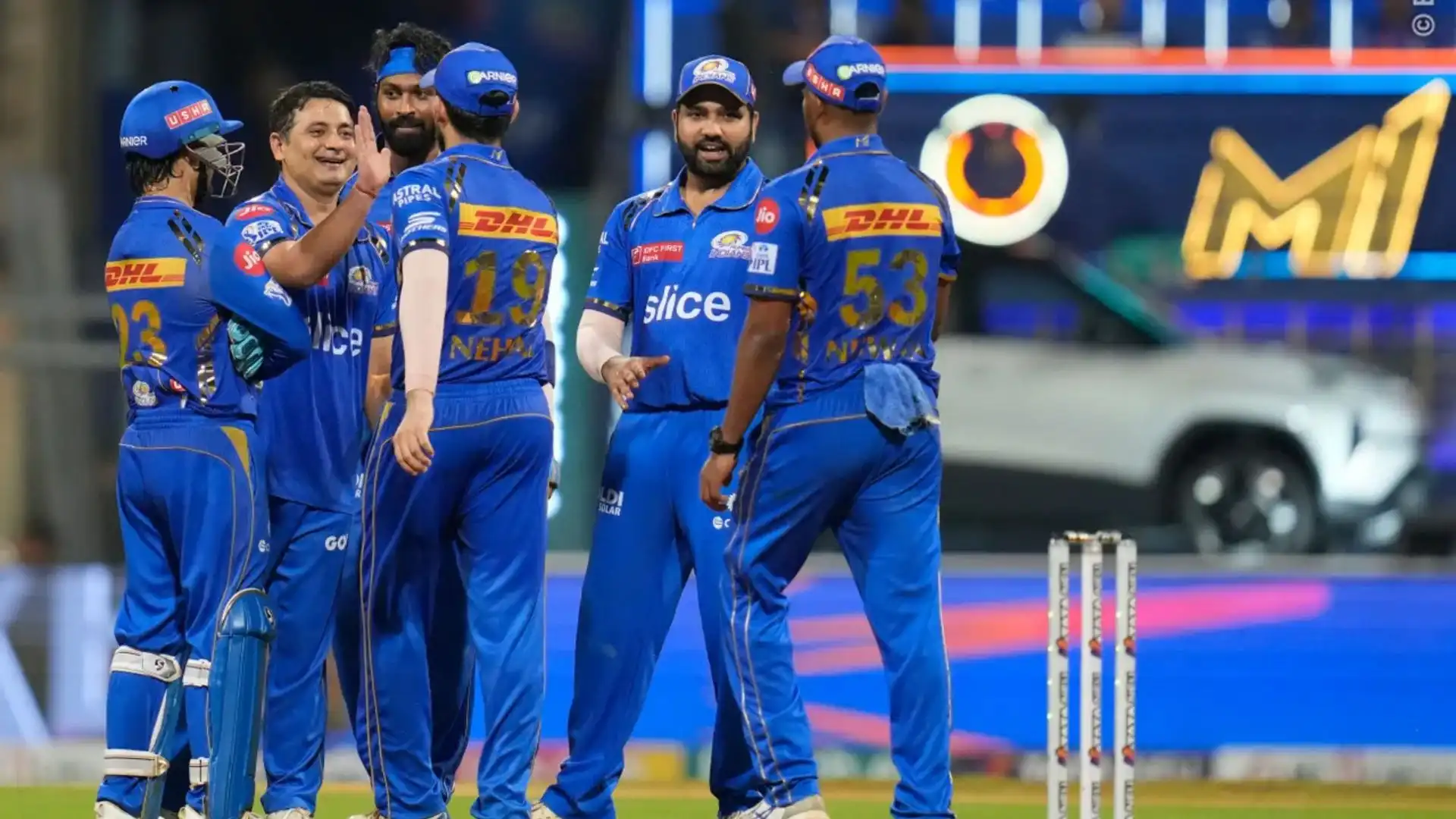 Mumbai Indians team in action [Source: IPLT20.com]