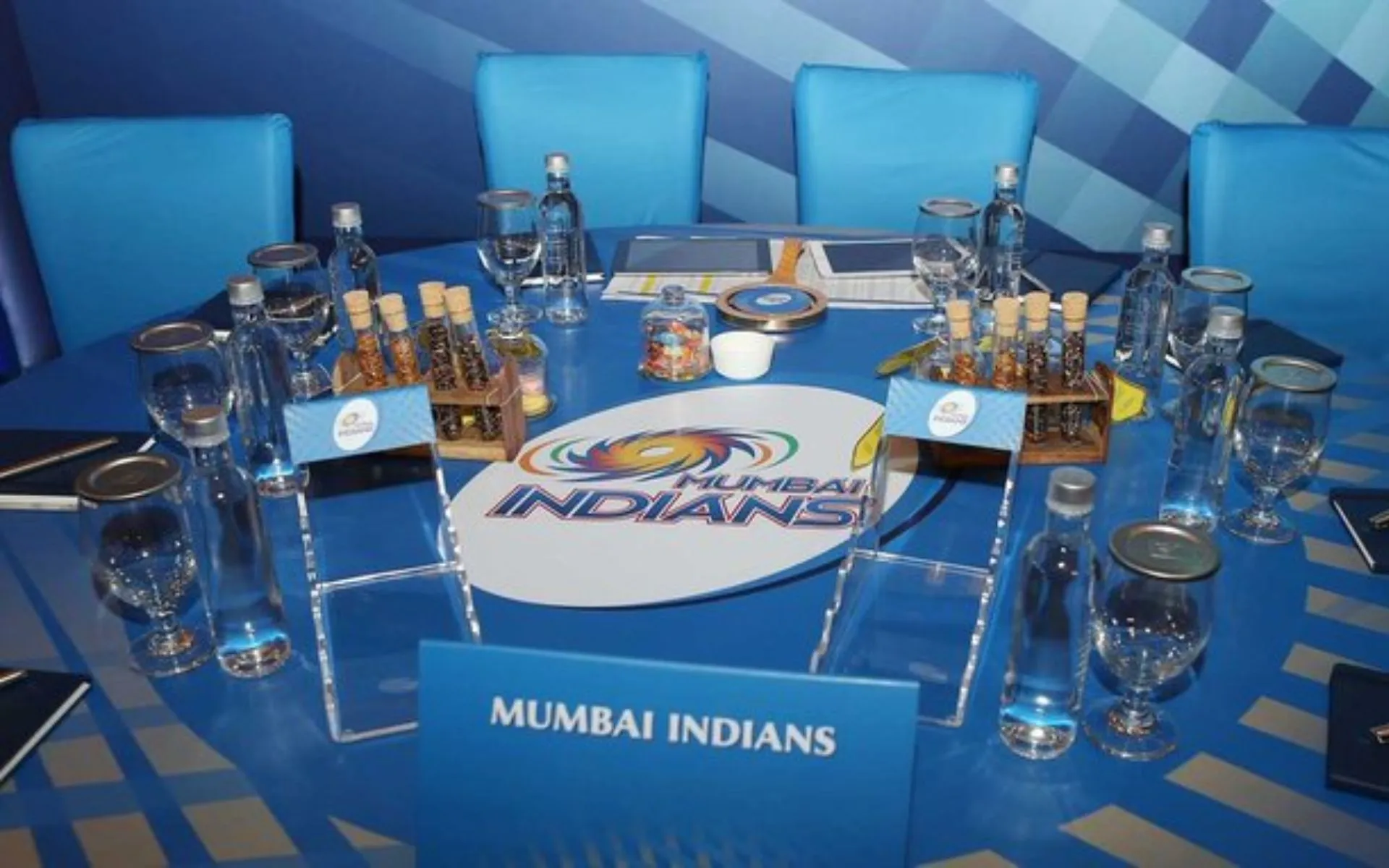 Mumbai Indians have retained five players [Source: @mipaltan/x.com]