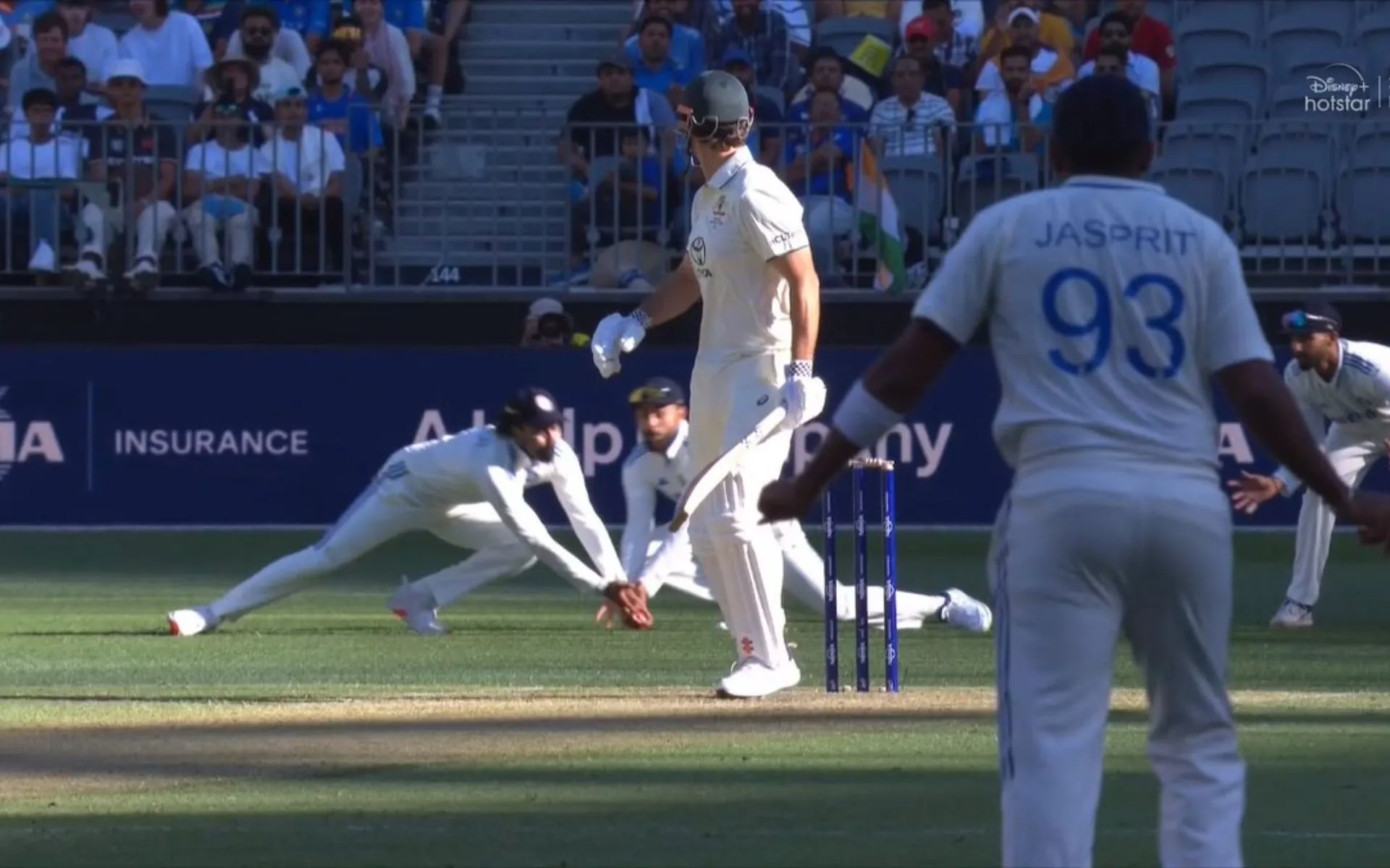 KL Rahul's stunning catch to dismiss Marsh (Source:@LoyalSachinFan,x.com)
