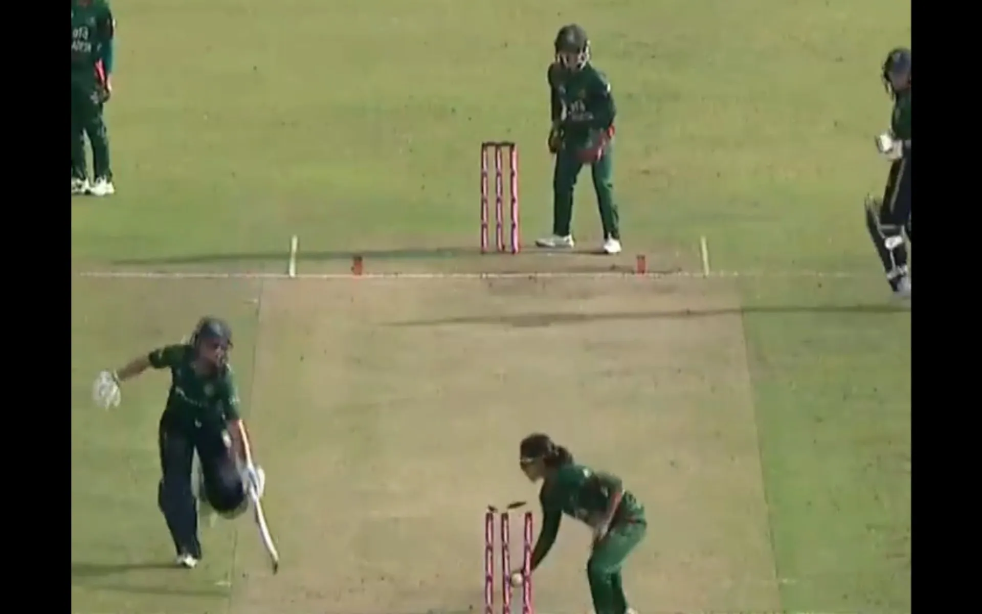 Shorna Akter's quick reflexes sends off Leah Paul [Source: @Fancode/X.com]