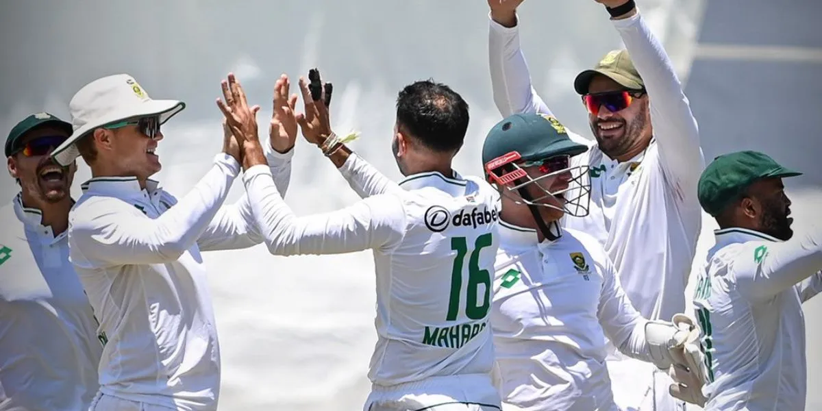South African players celebrating a Sri Lankan wicket [Source: @ProteasMenCSA/x]