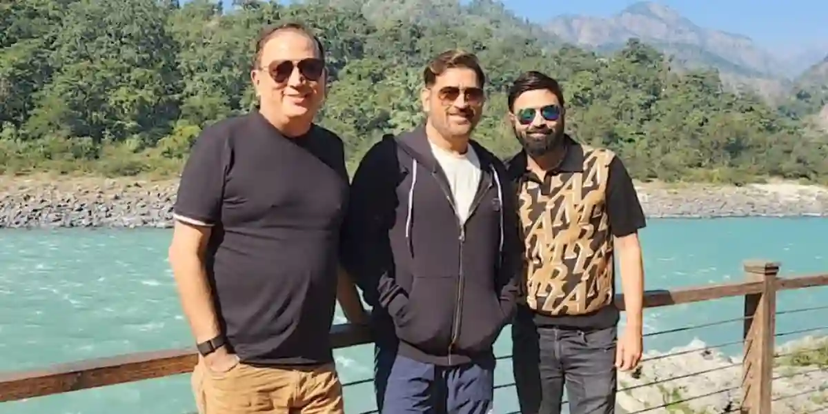 MS Dhoni with friends [Source: @CricCrazyJohns/x]