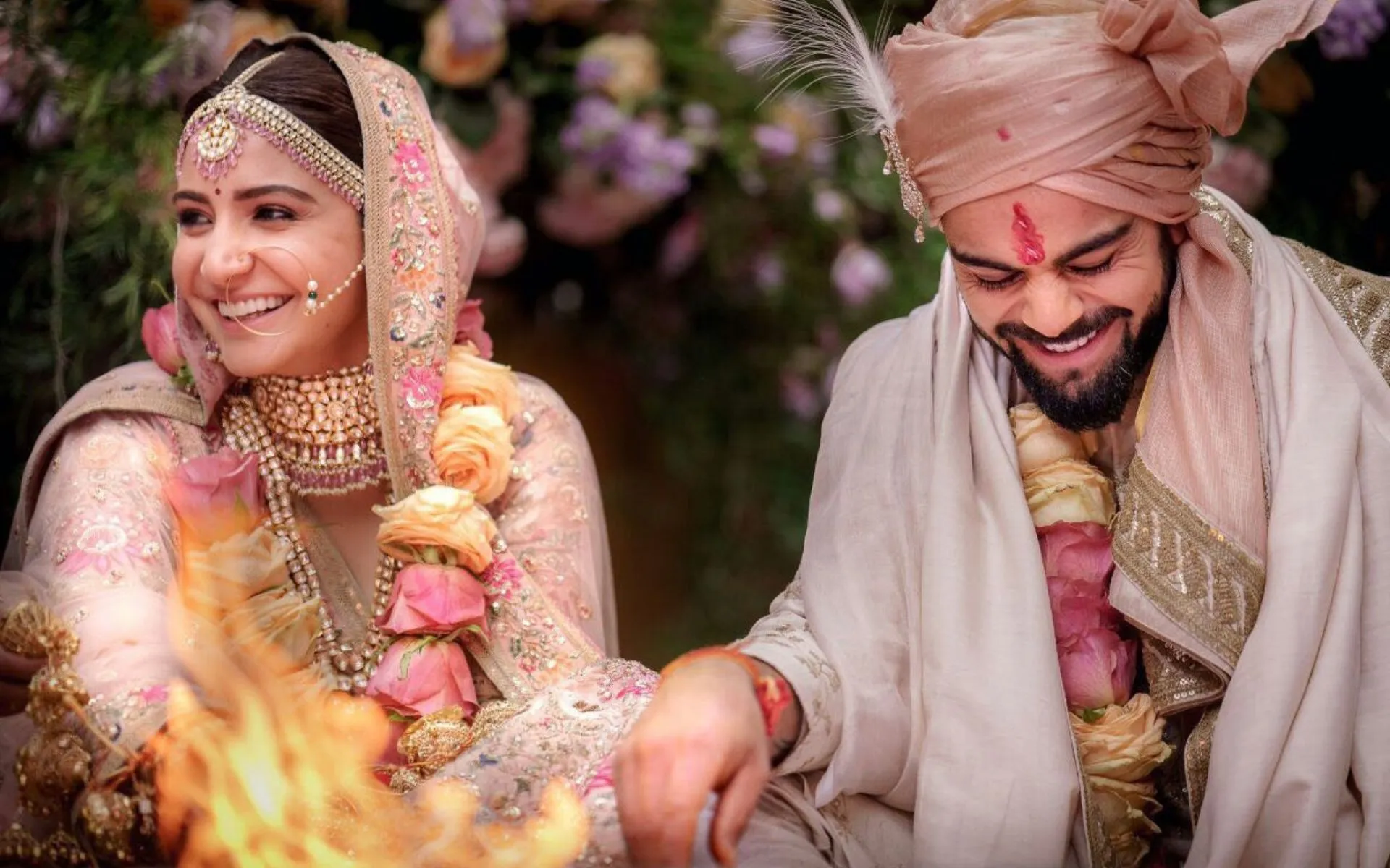 Virat Kohli and Anushka Sharma in their wedding (Source: @Cammon_Cheeks18)