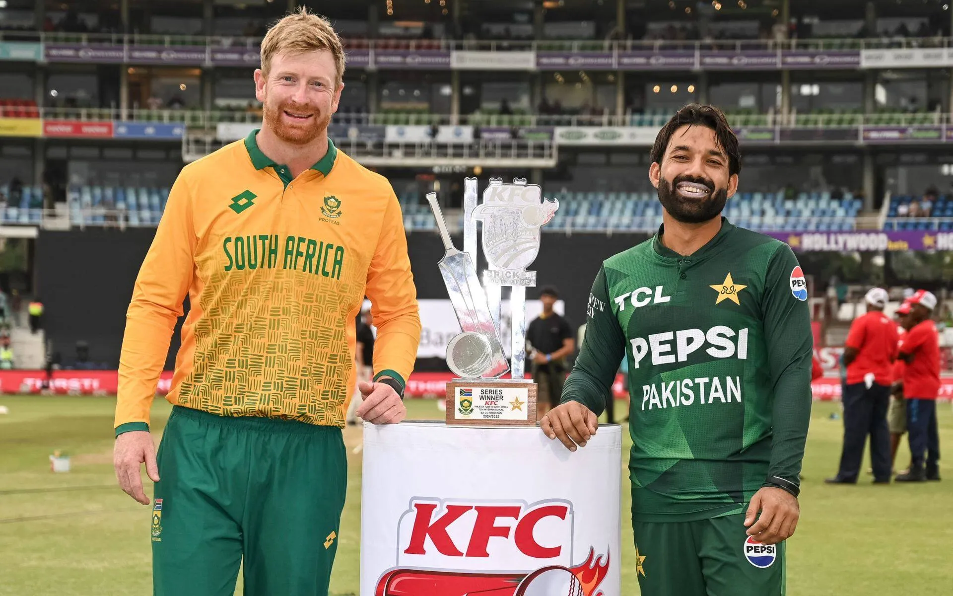 Heinrich Klaasen and Mohammed Rizwan pose with the trophy. [Source: @ProteasMenCSA/X]