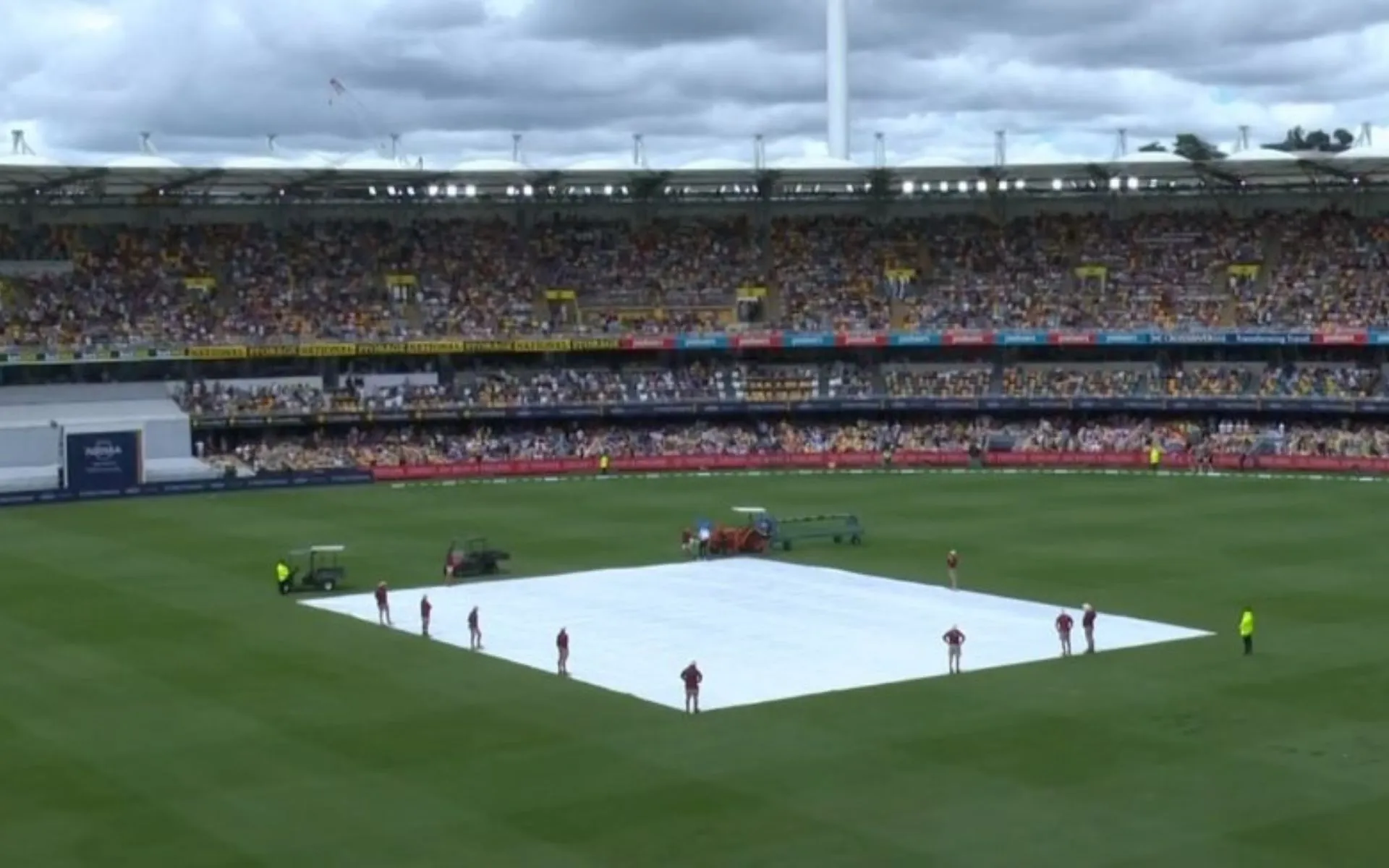 It's raining in Brisbane at the moment [Source: @mufaddal_vohra/X]