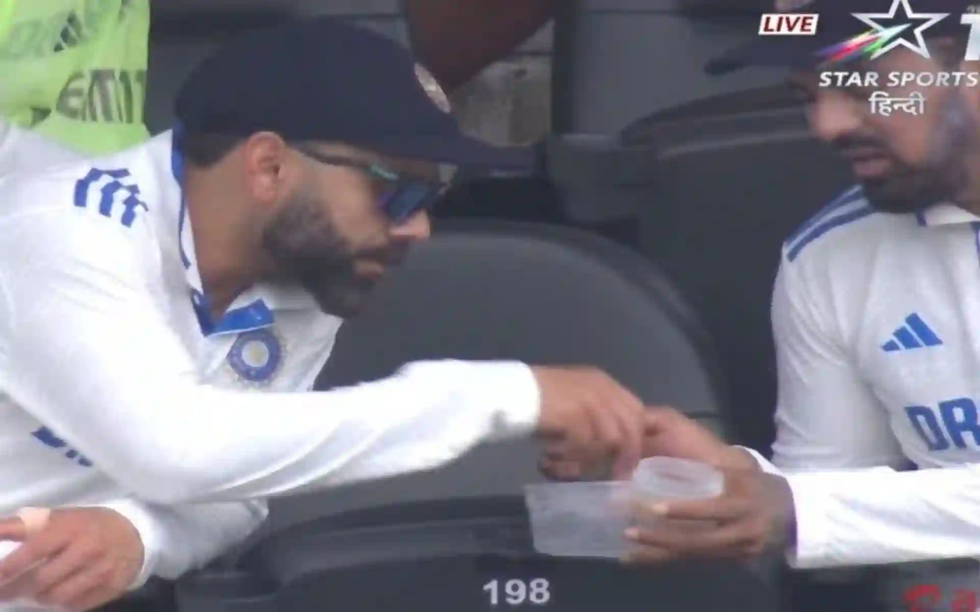 Virat Kohli-KL Rahul's Camaraderie On Display; Caught Snacking As Rain Spoil Day 1 Of 3rd Test