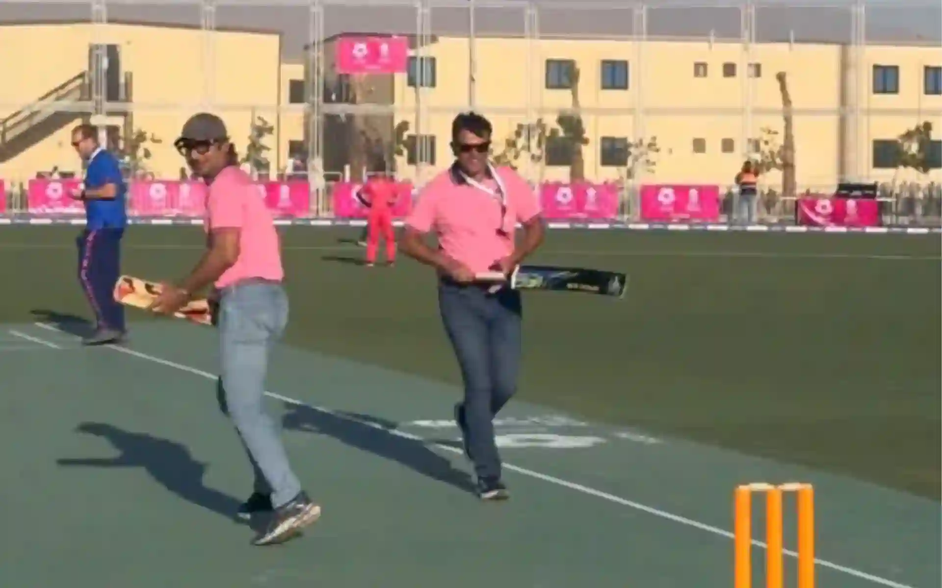 Rahul Dravid and Sangakkara shared a casual moment as they knocked a few balls at RR camp [Source: @rajasthanroyals/X.com]