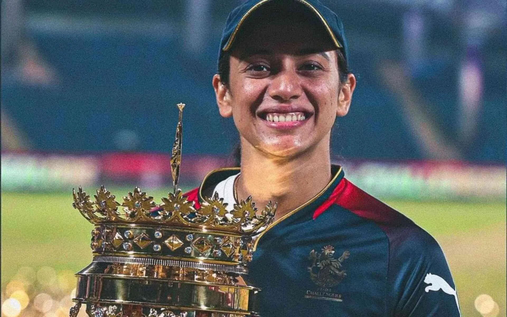 Smriti Mandhana with WPL 2024 Trophy (Source:@mufaddal_vohra/X.com)