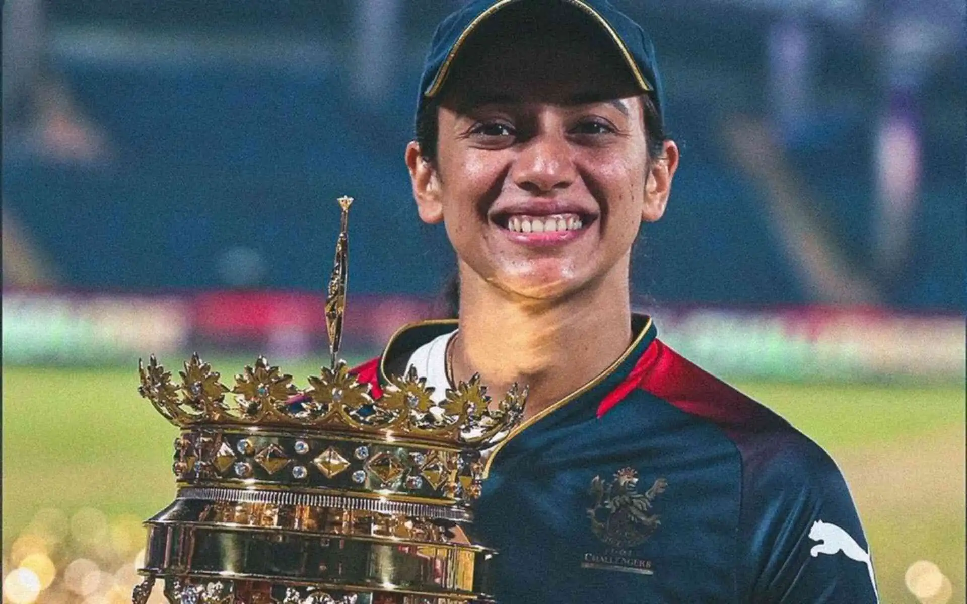 Smriti Mandhana with WPL 2024 Trophy (Source:@mufaddal_vohra/X.com)