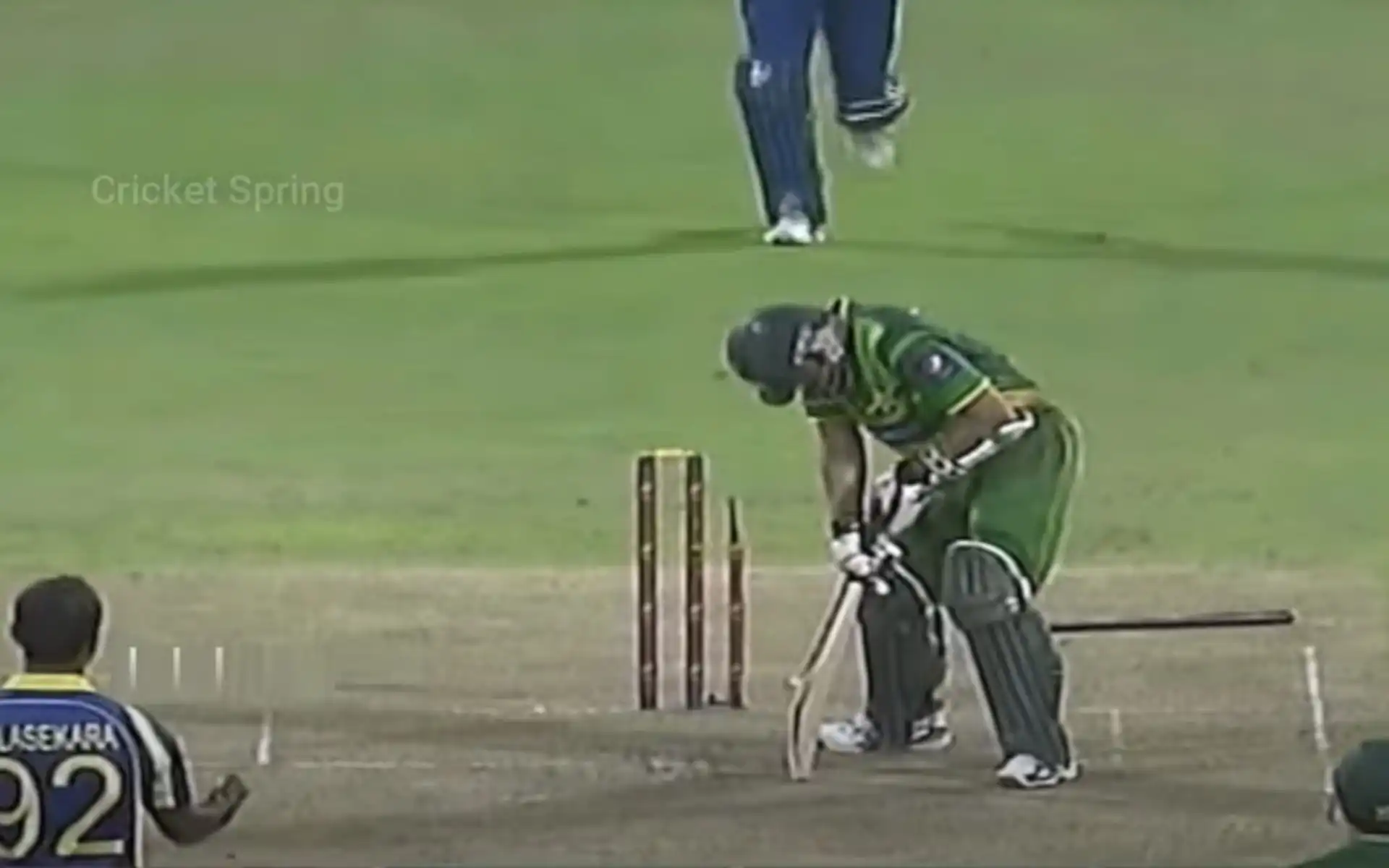Nuwan Kulasekara vs Azhar Ali, 2012 [Source: @cricketspring5455/YouTube]