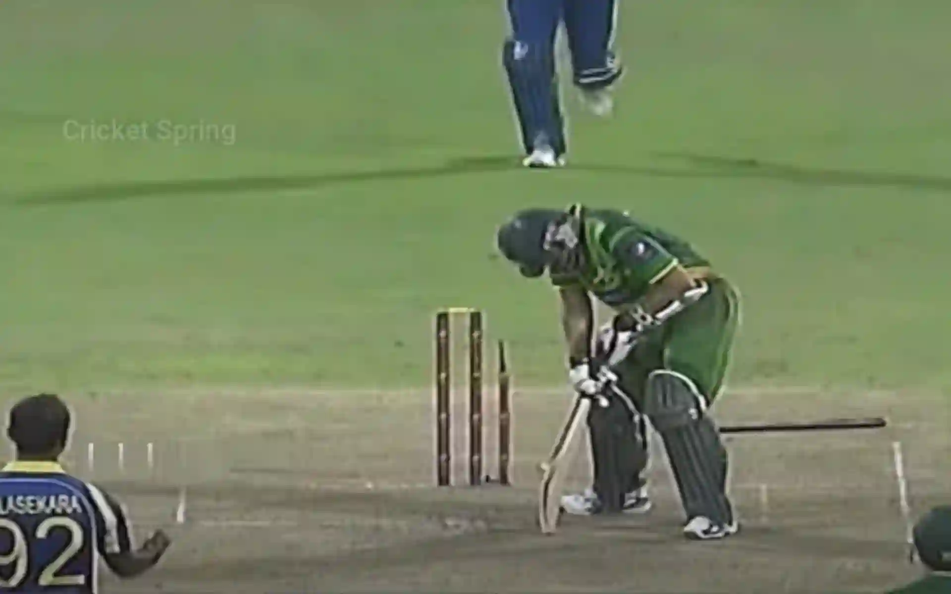 Nuwan Kulasekara vs Azhar Ali, 2012 [Source: @cricketspring5455/YouTube]