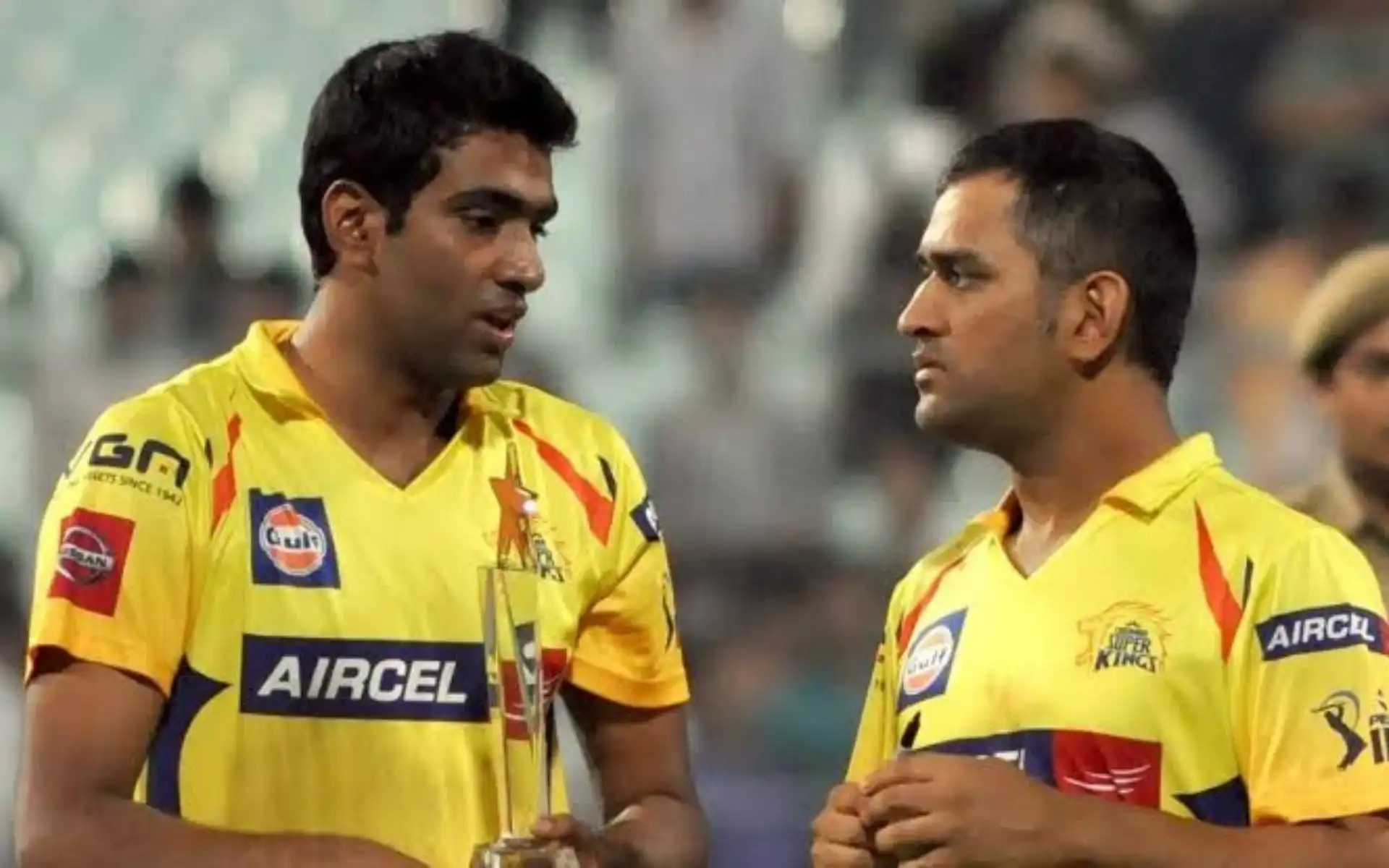 Ashwin with MS Dhoni during his early days (Source: @264Mbps/X.com)