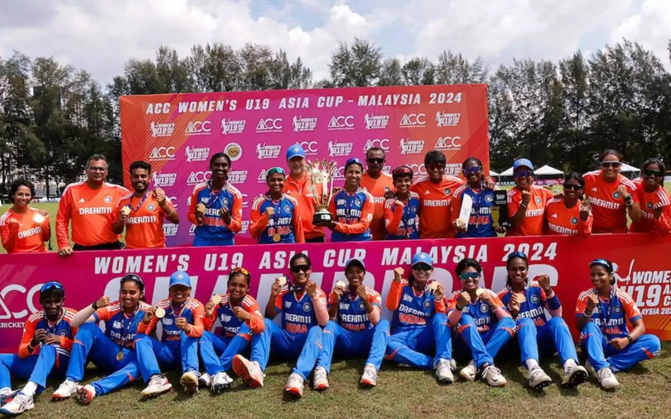 IND-W lifts the cup in U-19 Asia Cup Final against Bangladesh [Source: @SonyLIV/X.com]