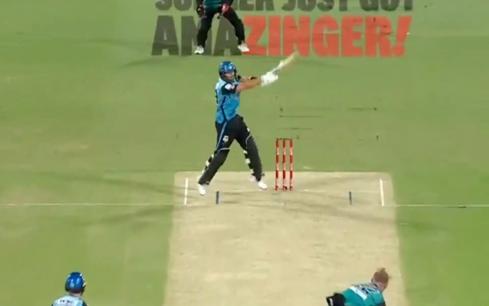 Alex Ross' outrageous shot (Source: @BBL/X.com)