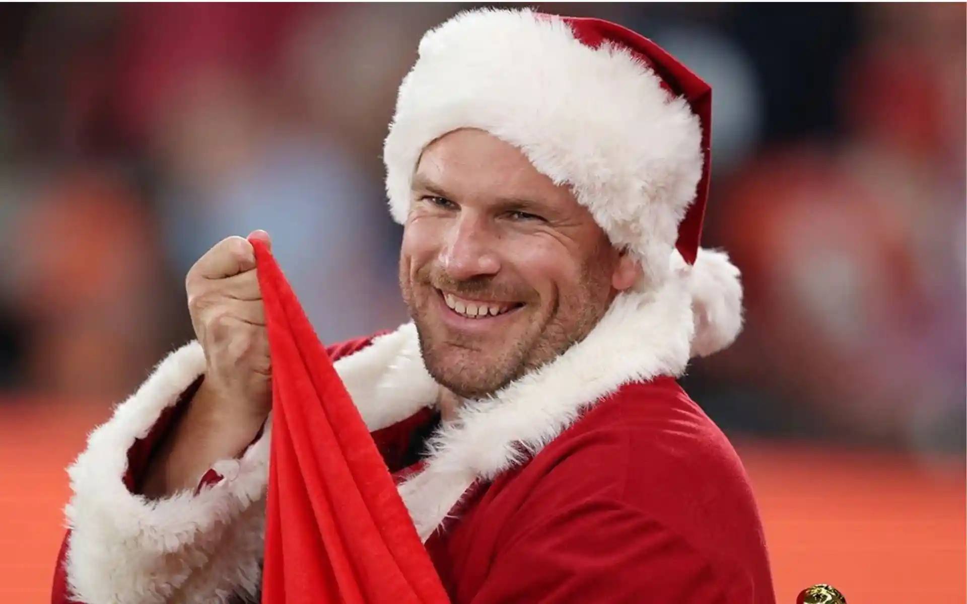 Aaron Finch Becomes Santa! Christmas Eve Gets Massive Surprise During BBL 2024 Thriller