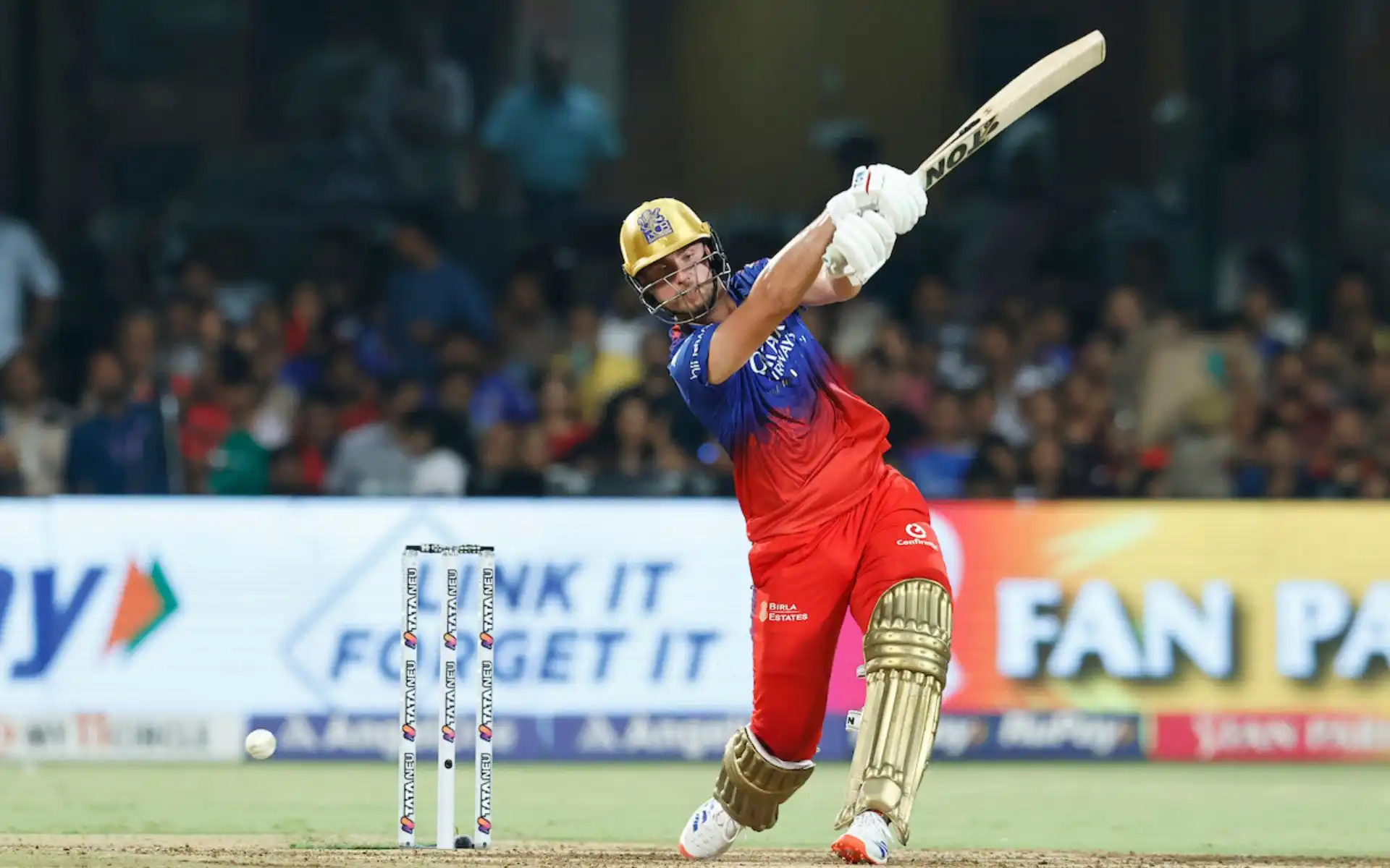 Will Jacks donning the RCB jersey [Source: @cricbuzz/x.com]