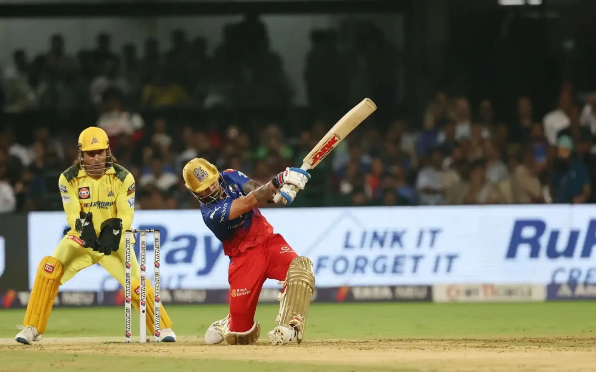 Virat Kohli and MS Dhoni during CSK vs RCB clash [Source: IPLT20.com]