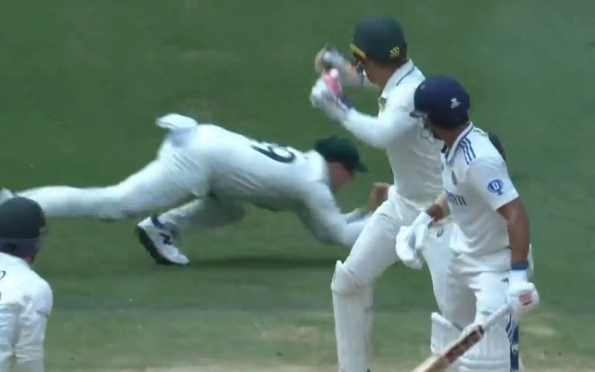Steve Smith grabs a stunner to dismiss NKR (Source: @cricketcomau/X.com)