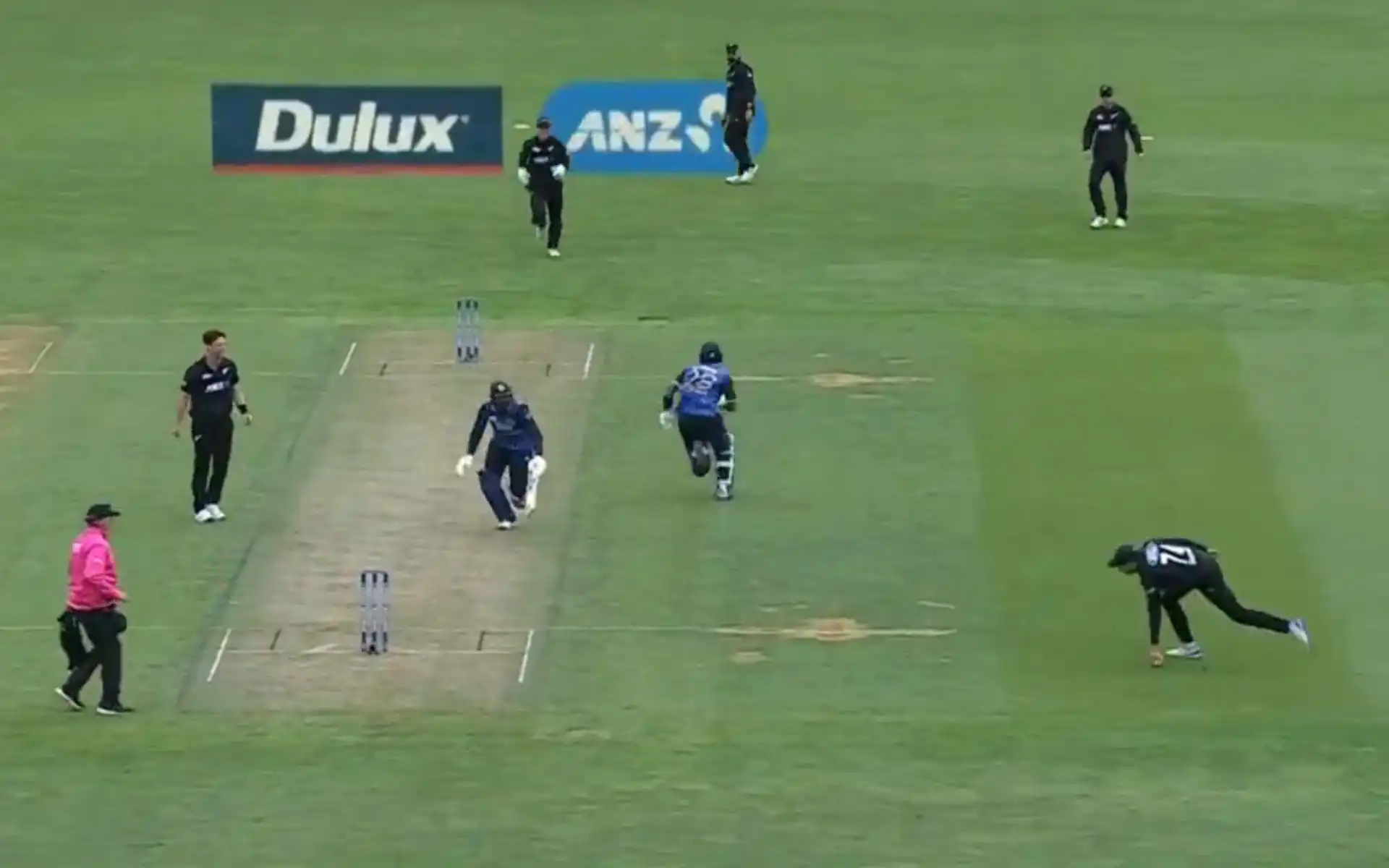Mitchell Santner's run-out (Source: @BLACKCAPS/X)