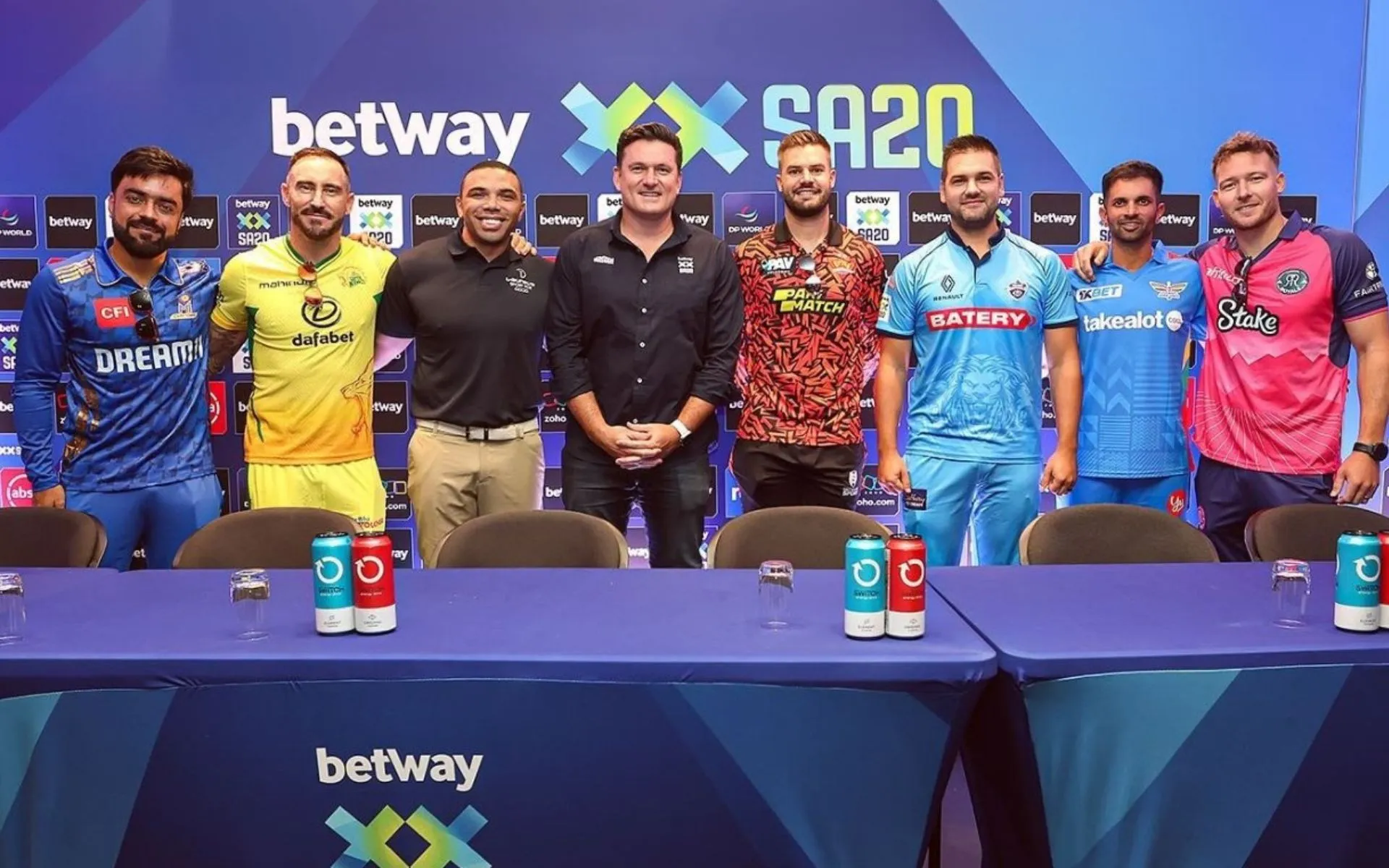 The six captain of the SA20 2025 with Greame Smith [Source: @CricCrazyJohns/x.com]