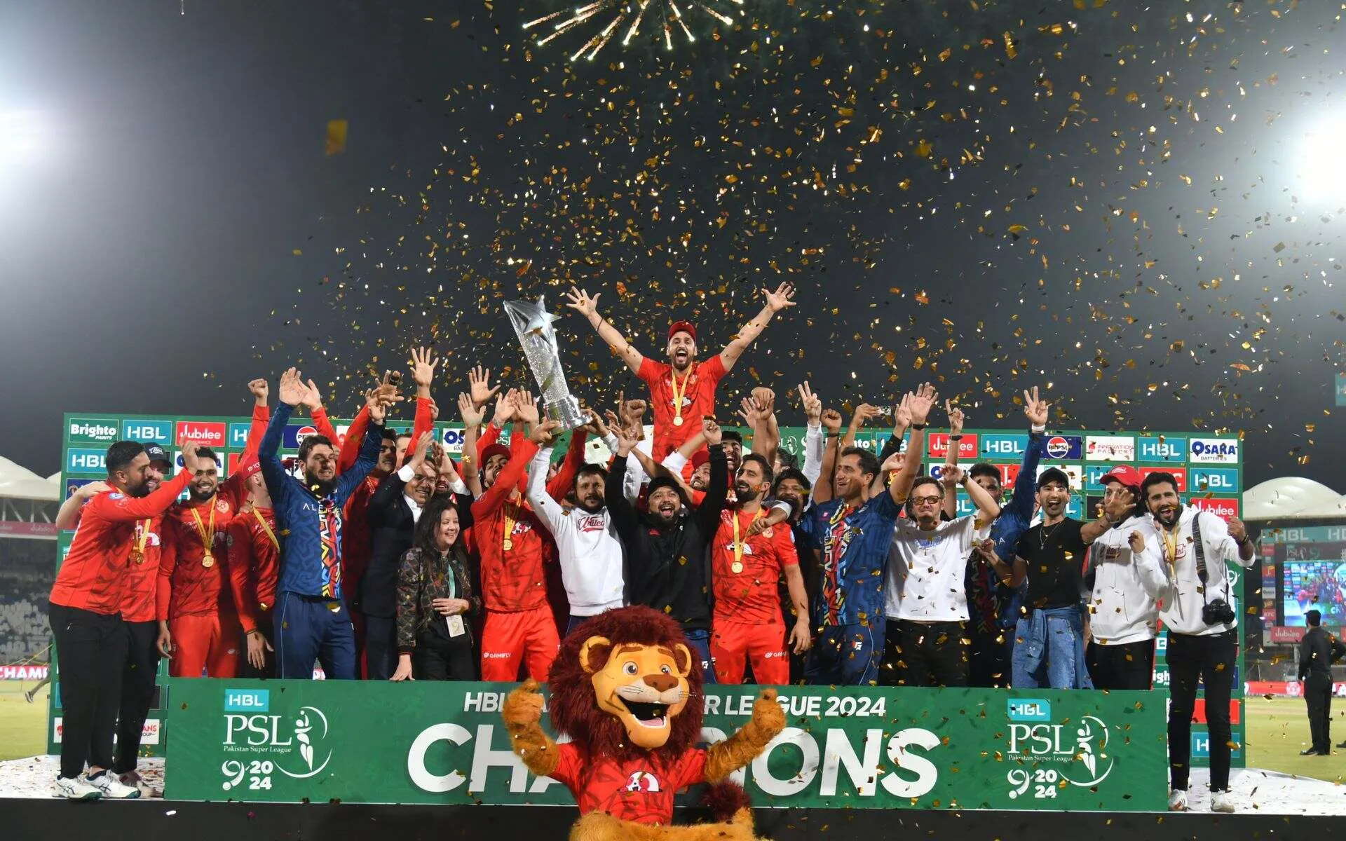 Islamabad United players celebrating PSL 2024 win [Source: @thePSLt20/x]