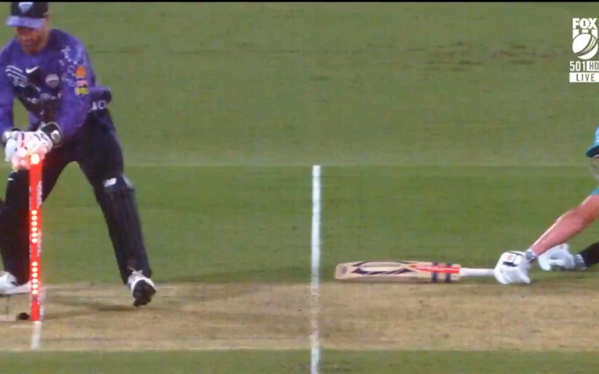 Tim David removes Matt Renshaw with a laser-throw [Source: @BBL/X.com]