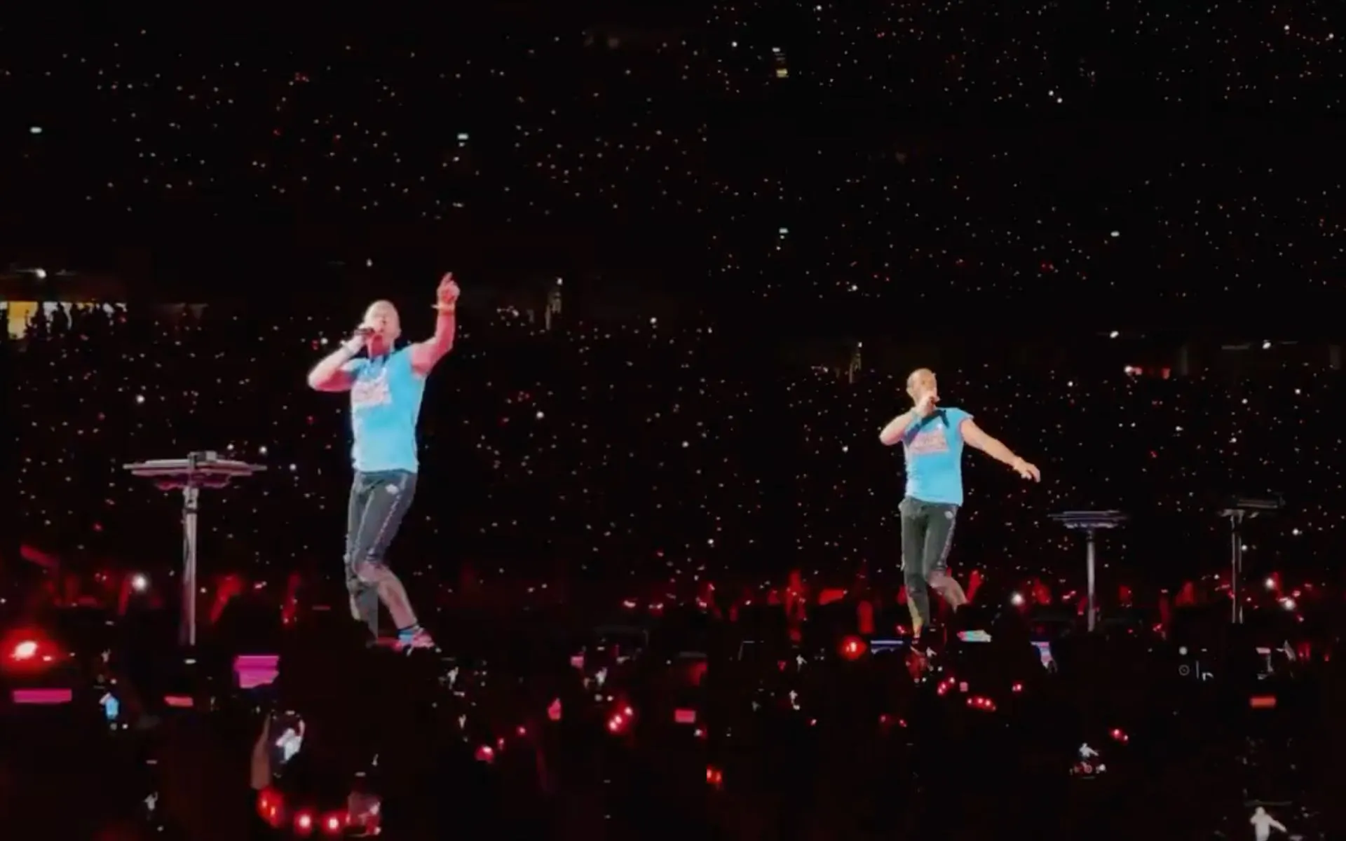 Snapshots from Coldplay's concert in Mumbai (Source: @coolfunnytshirt/X.com)