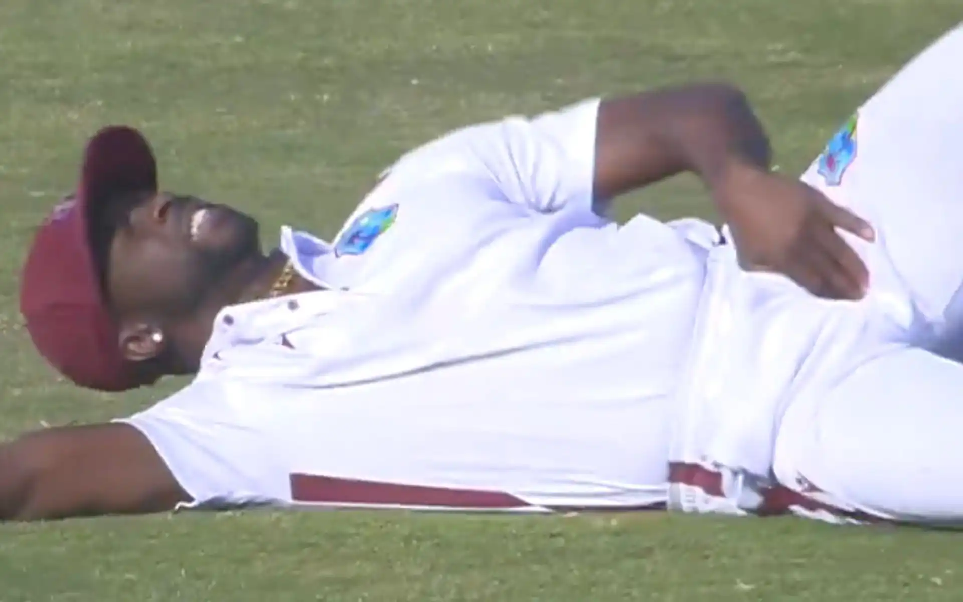 Kemar Roach hurt after taking a catch (Source:@TheRealPCB/X.com)