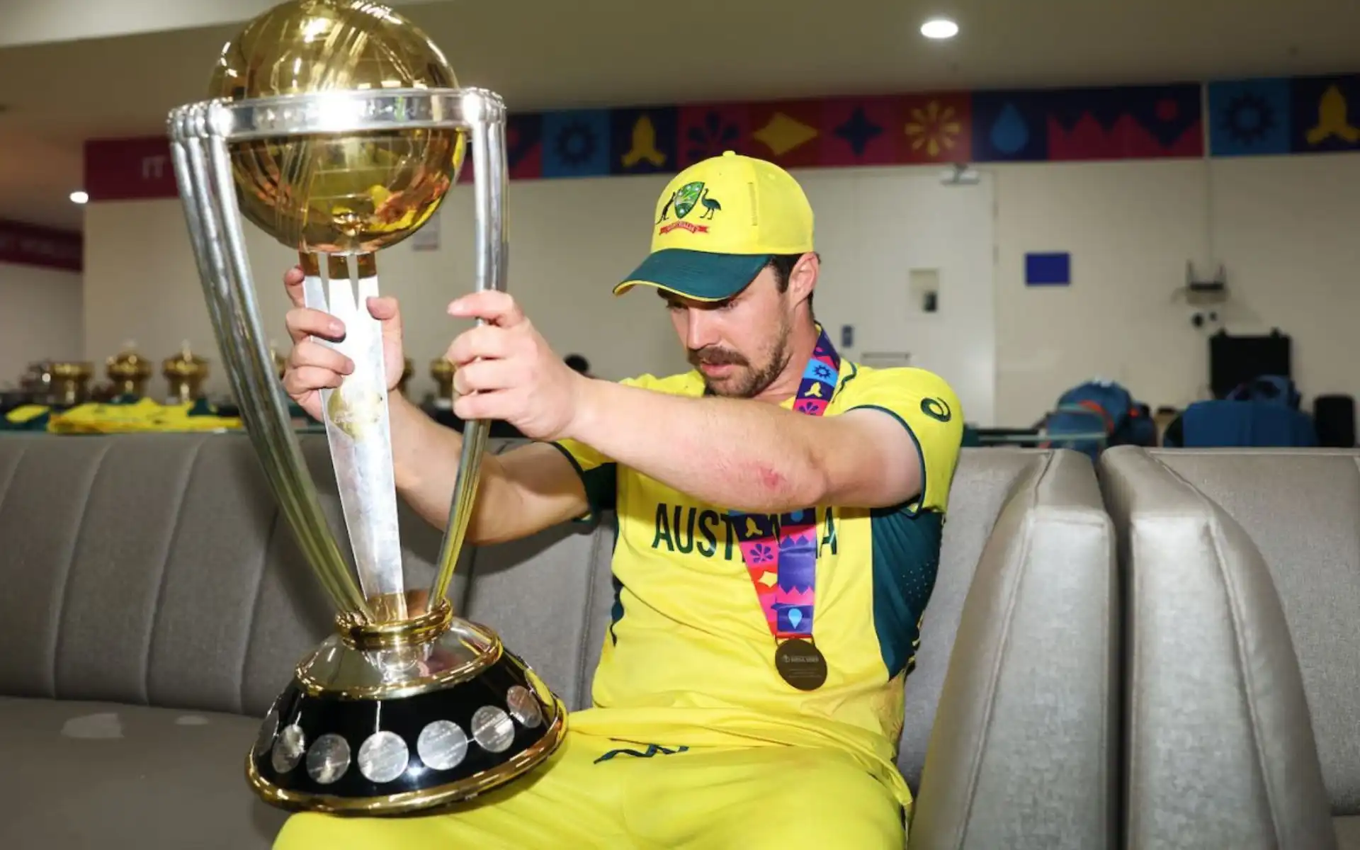 Travis Head with World Cup Trophy (Source:@akkuslc/X.com)