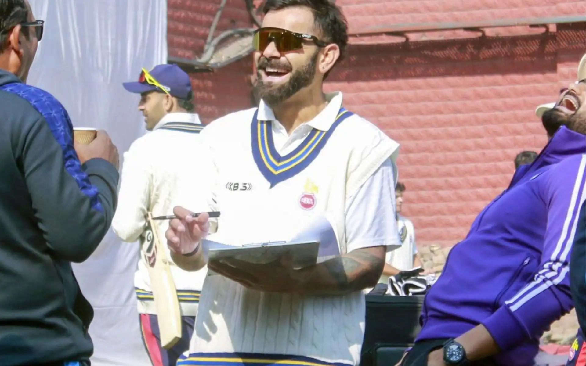 Virat Kohli in discussion (Source: @CrazyCricDeep/X.com)