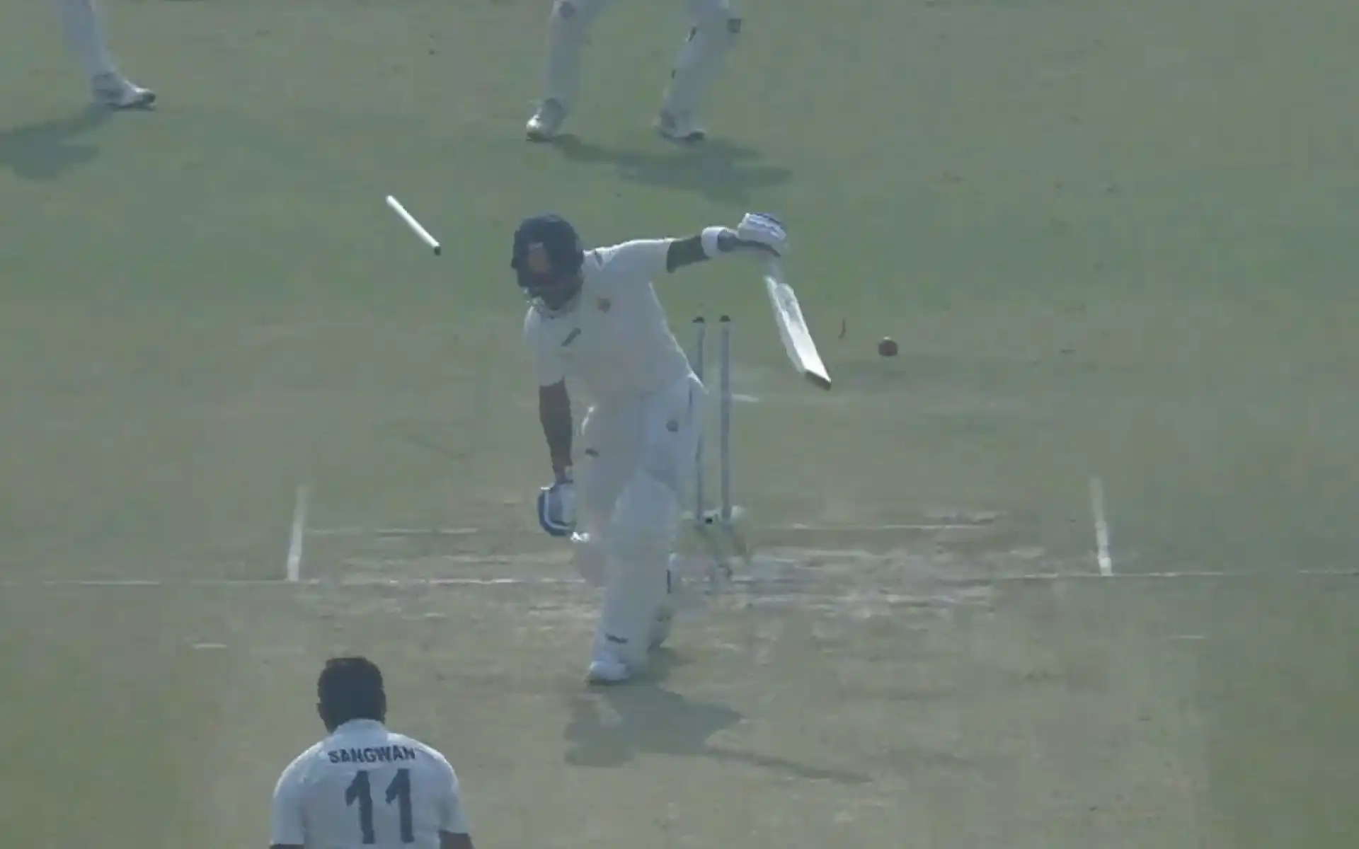 Virat Kohli's wicket against Railways (Source: @Madan_Chikna/X.com)