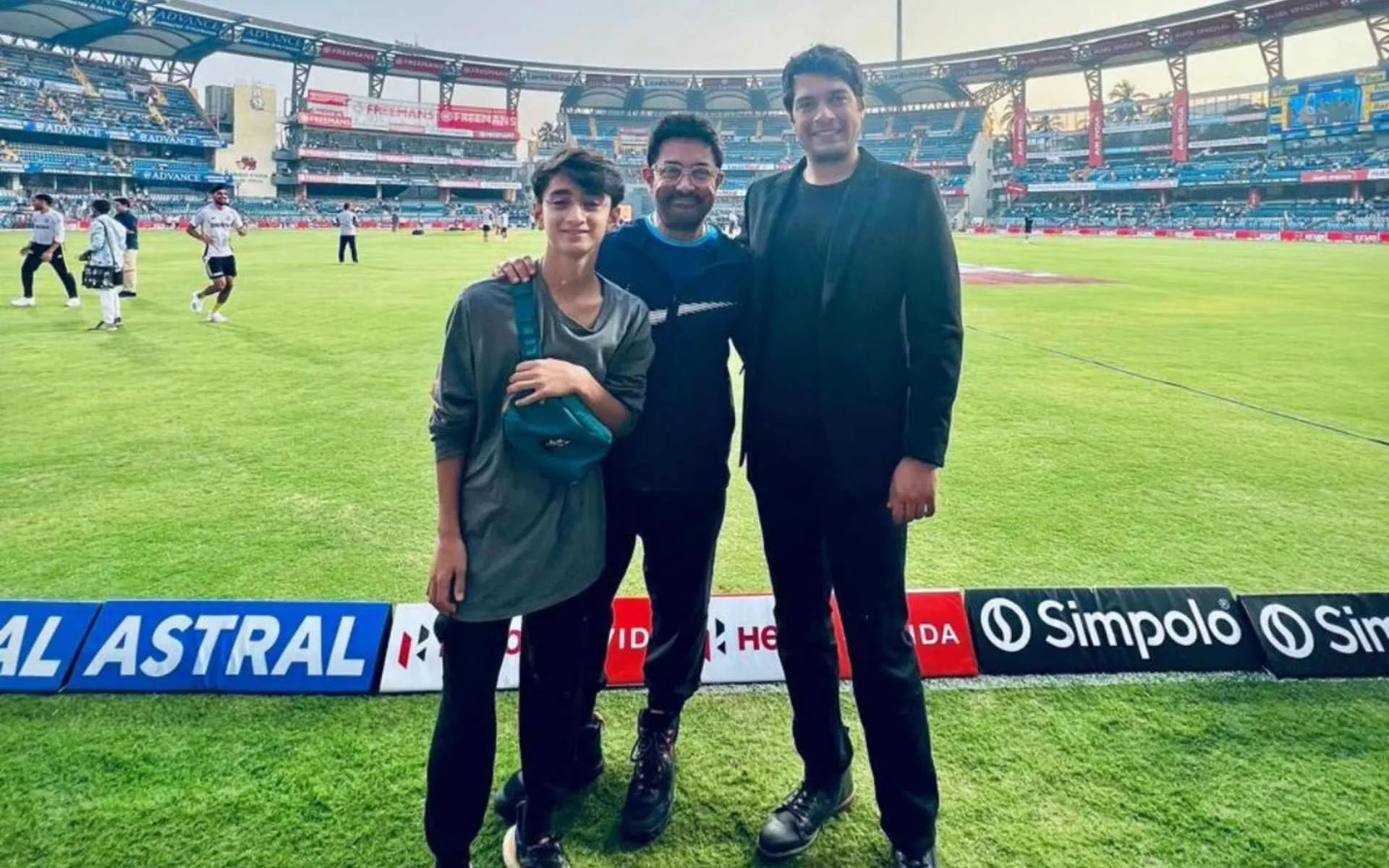 Amir Khan With His Sons At The Wankhede Stadium (Source: @Sulemannagori23/x.com)