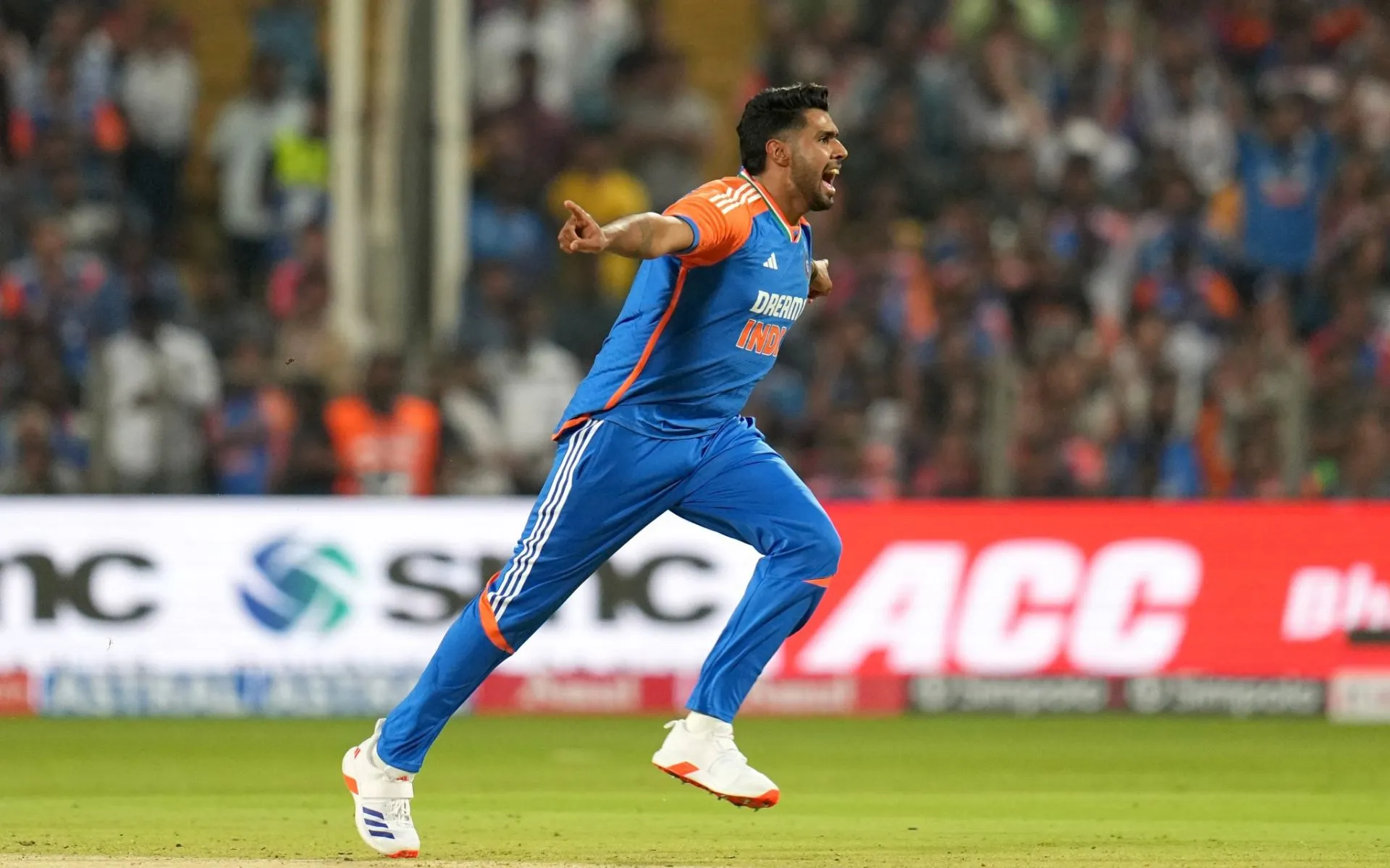 Harshit Rana's Exceptional Performance as Concussion Substitute In 4th T20I (Source: @CricCrazyJohns/x.com)