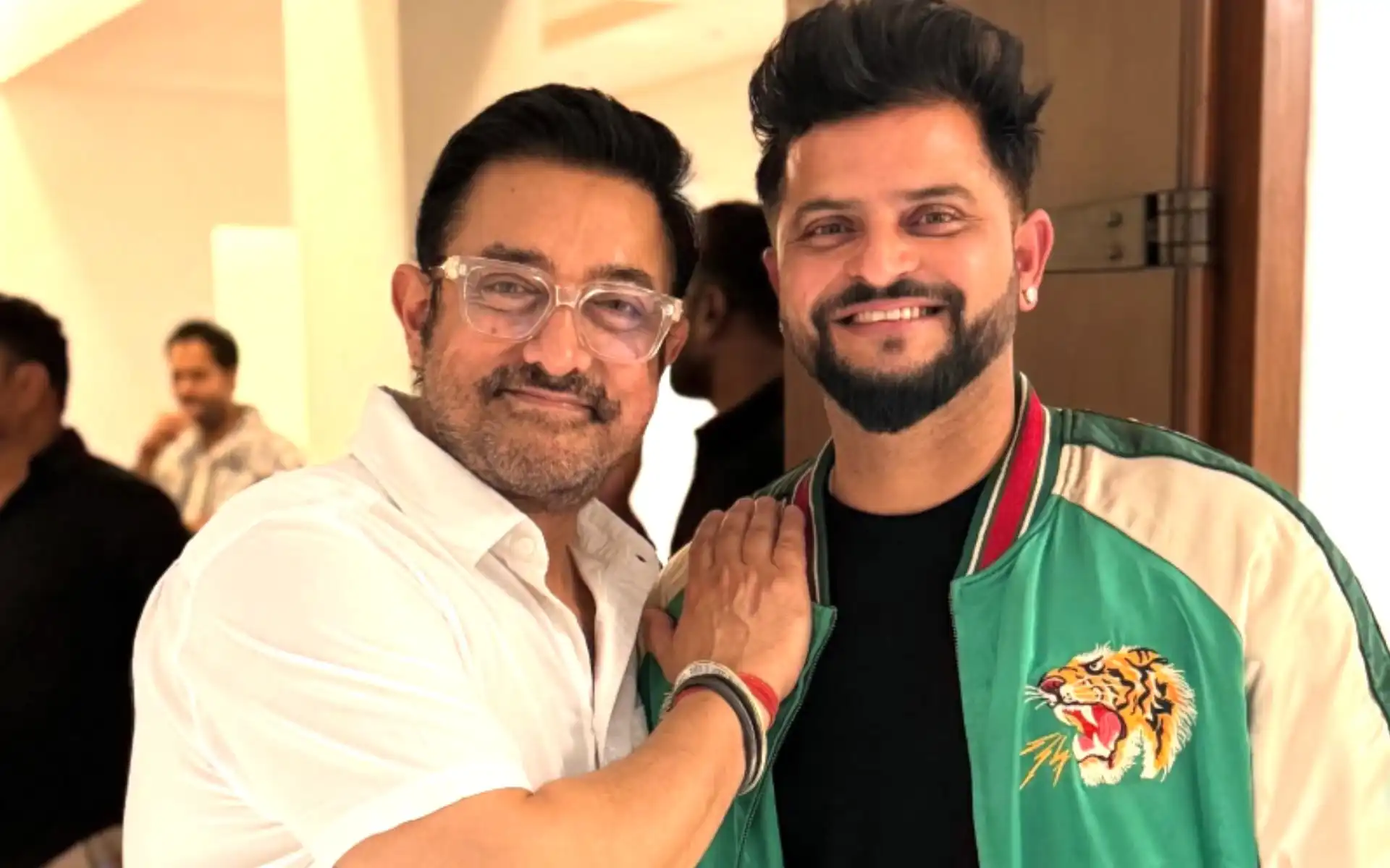 Suresh Raina meets Bollywood mega star Aamir Khan [Source: @sureshraina3/Instagram]