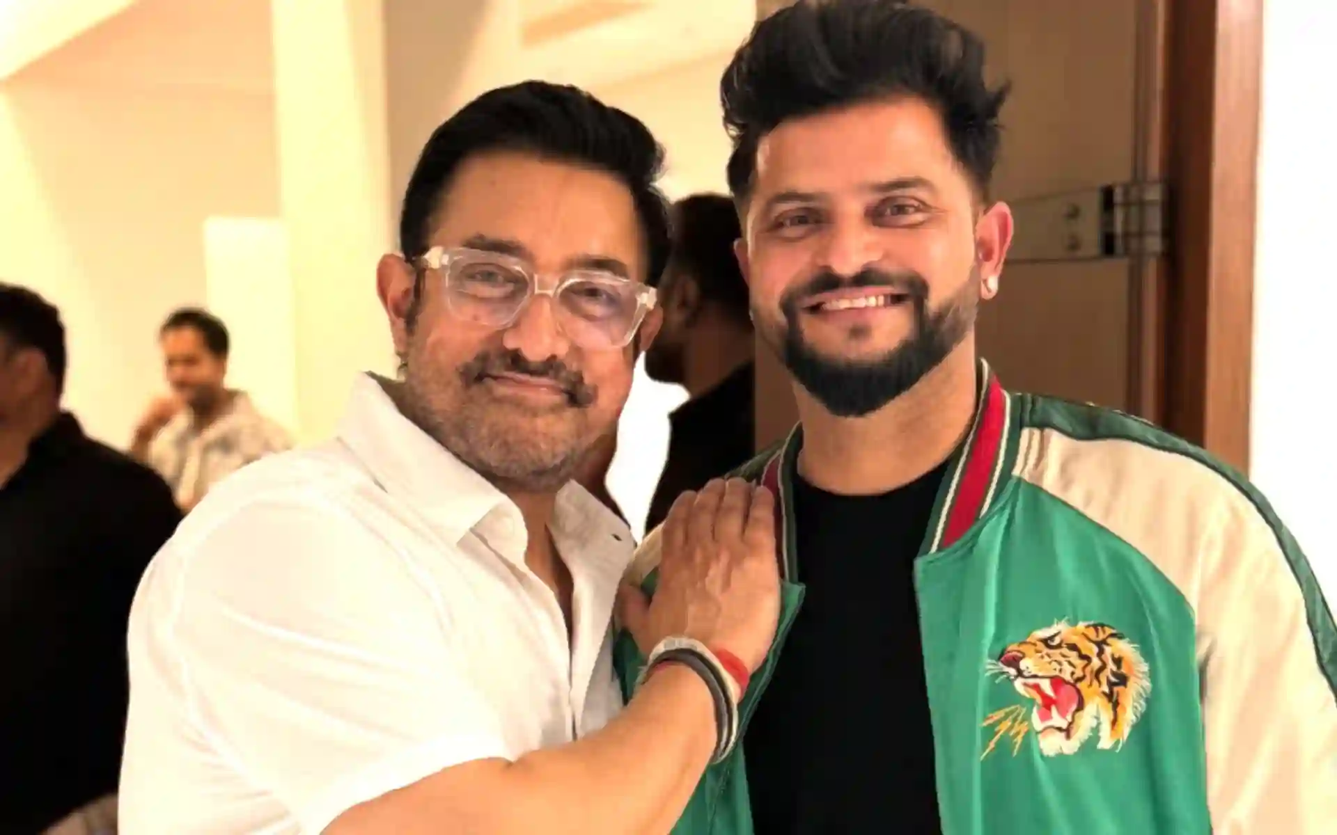 Suresh Raina meets Bollywood mega star Aamir Khan [Source: @sureshraina3/Instagram]