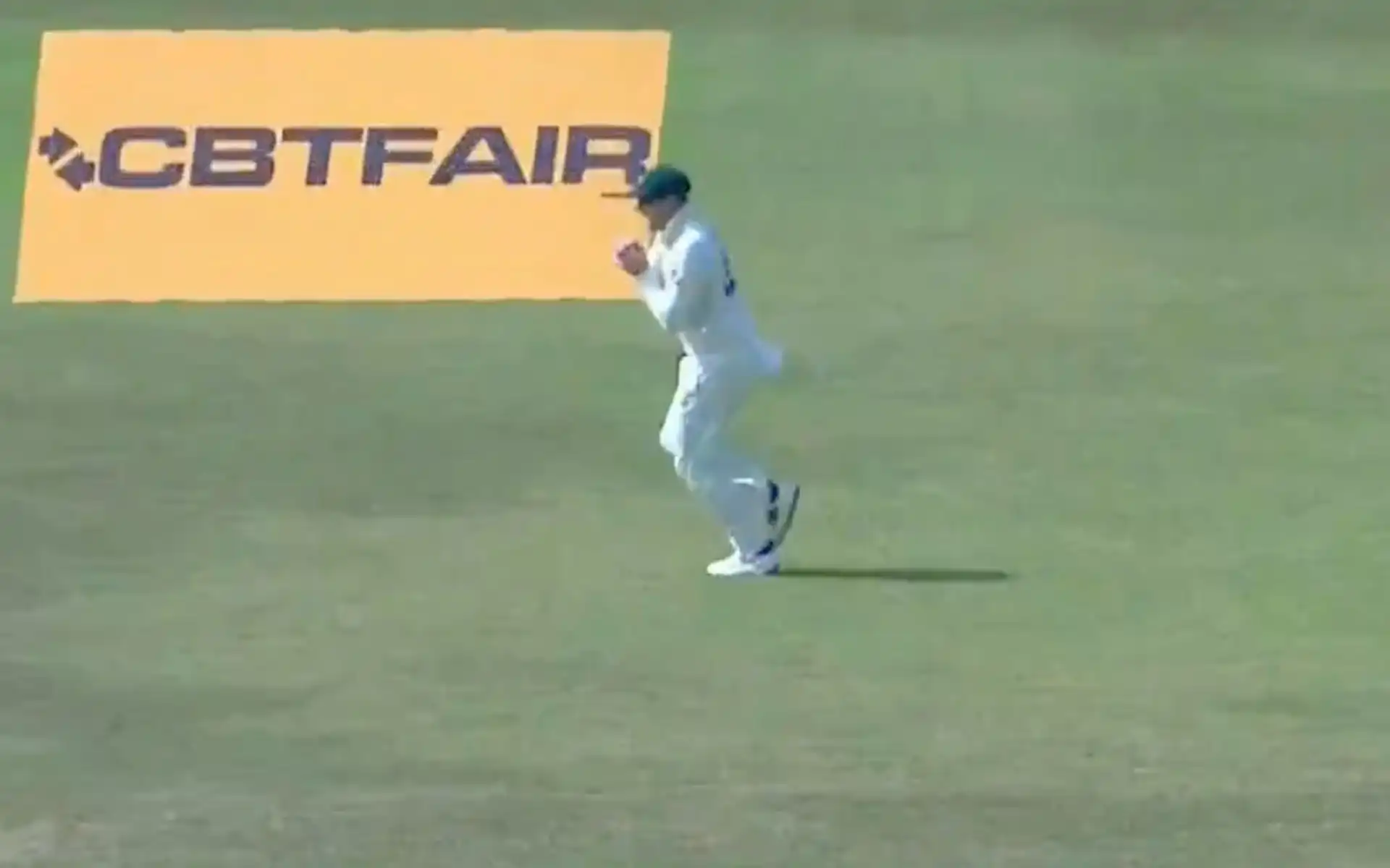 Steve Smith made an easy catch to enter a unique list (Source: @crazycricjohns/X.com)