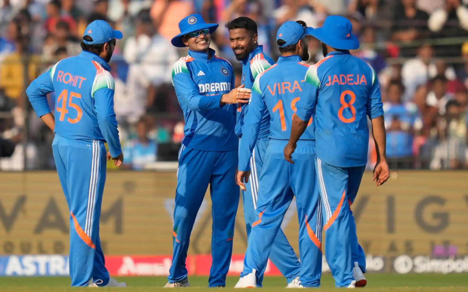 India team in action vs England [Source: AP]