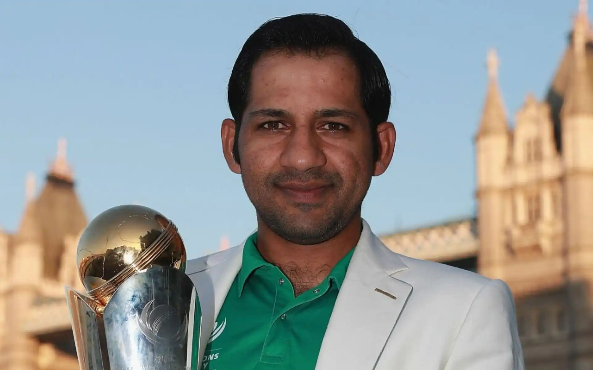 Sarfaraz Ahmed with the Champions Trophy [Source: @_FaridKhan/X.com]