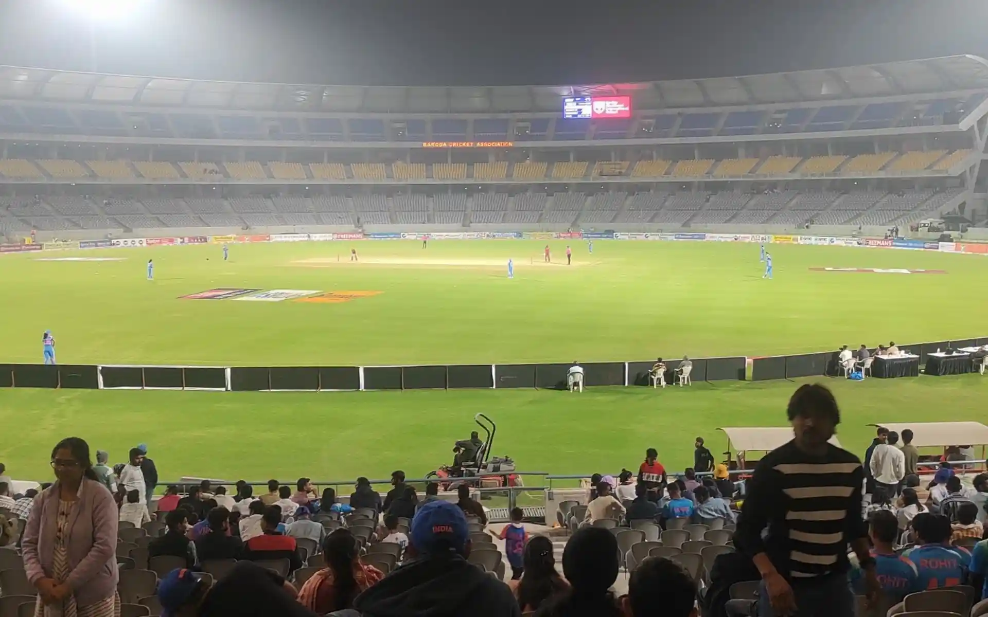 WPL 2025, DC vs RCB मैच के लिए कोटांबी स्टेडियम वडोदरा की पिच रिपोर्ट