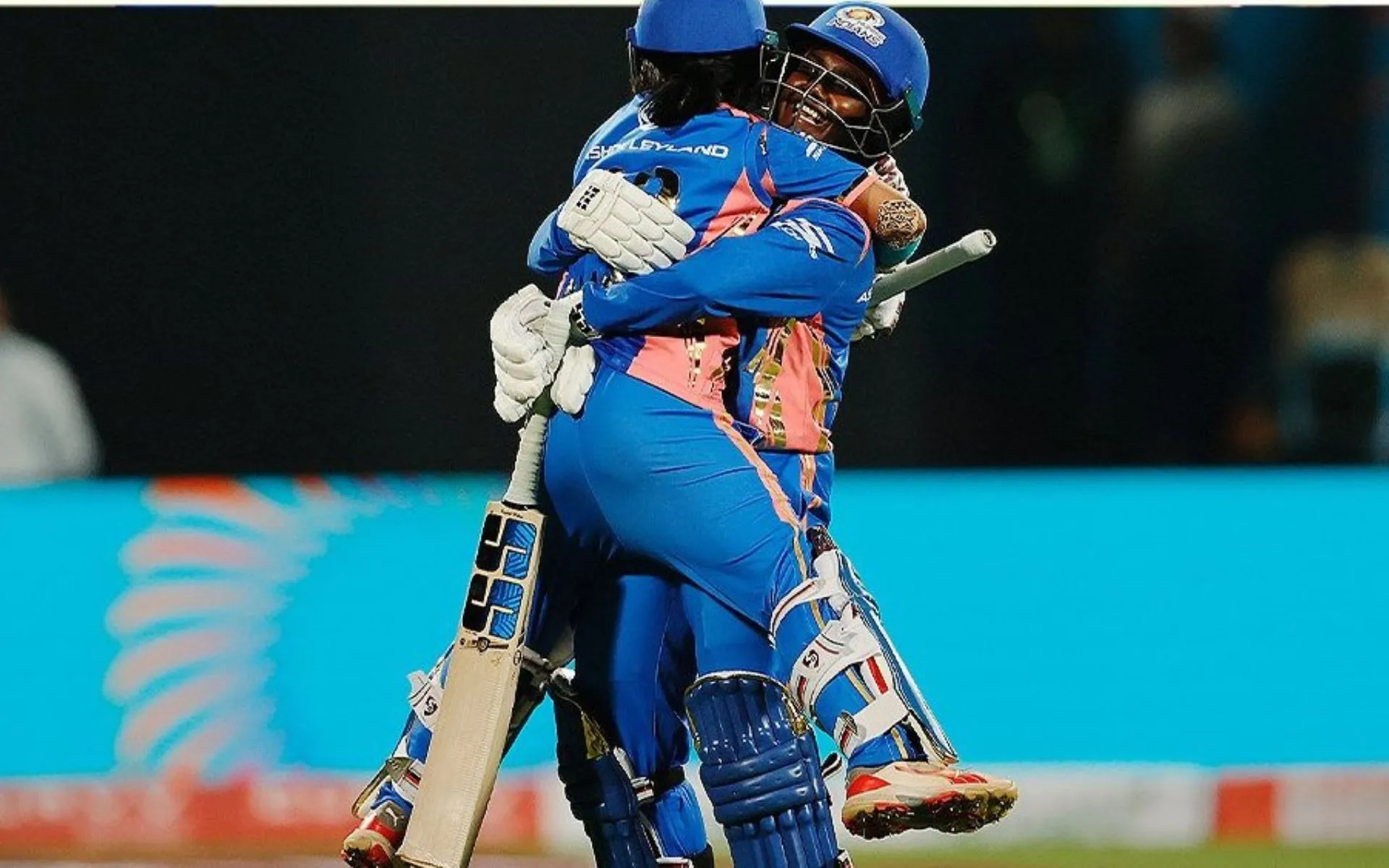 Mumbai Indians players celebrating their win (Source:@imfemalecricket/X.com)