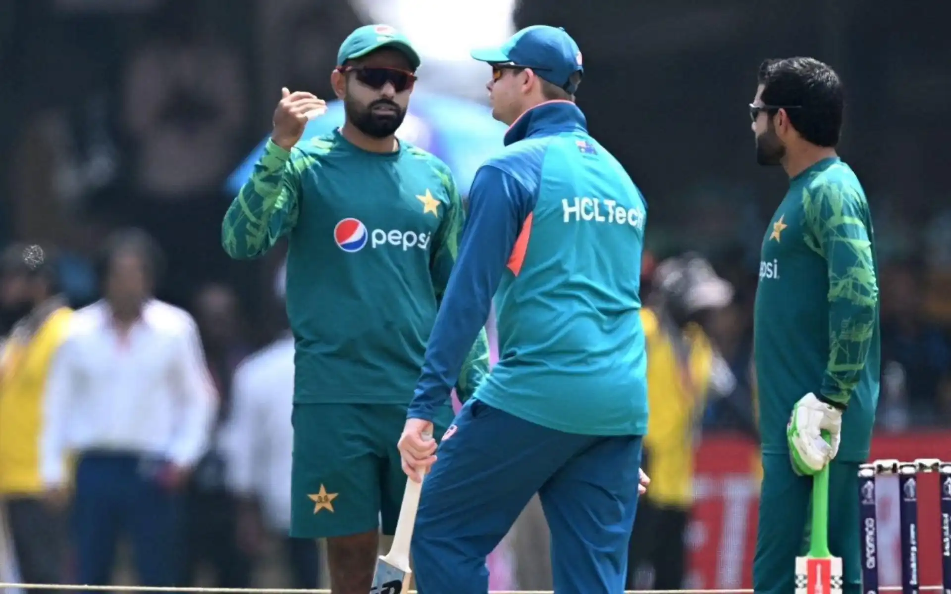 Babar Azam's question leaves Steve Smith uncomfortable [Source: @SalmanAsif2007/X.com]