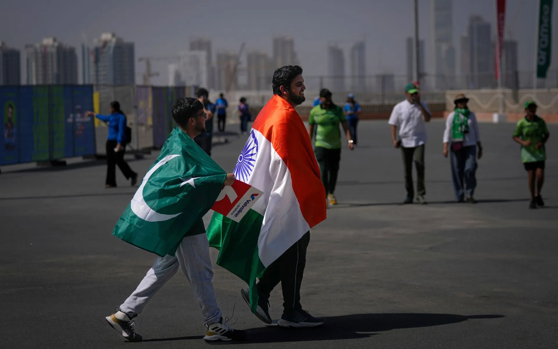 Fans with India and Pakistan flags (Source: AP Photos)