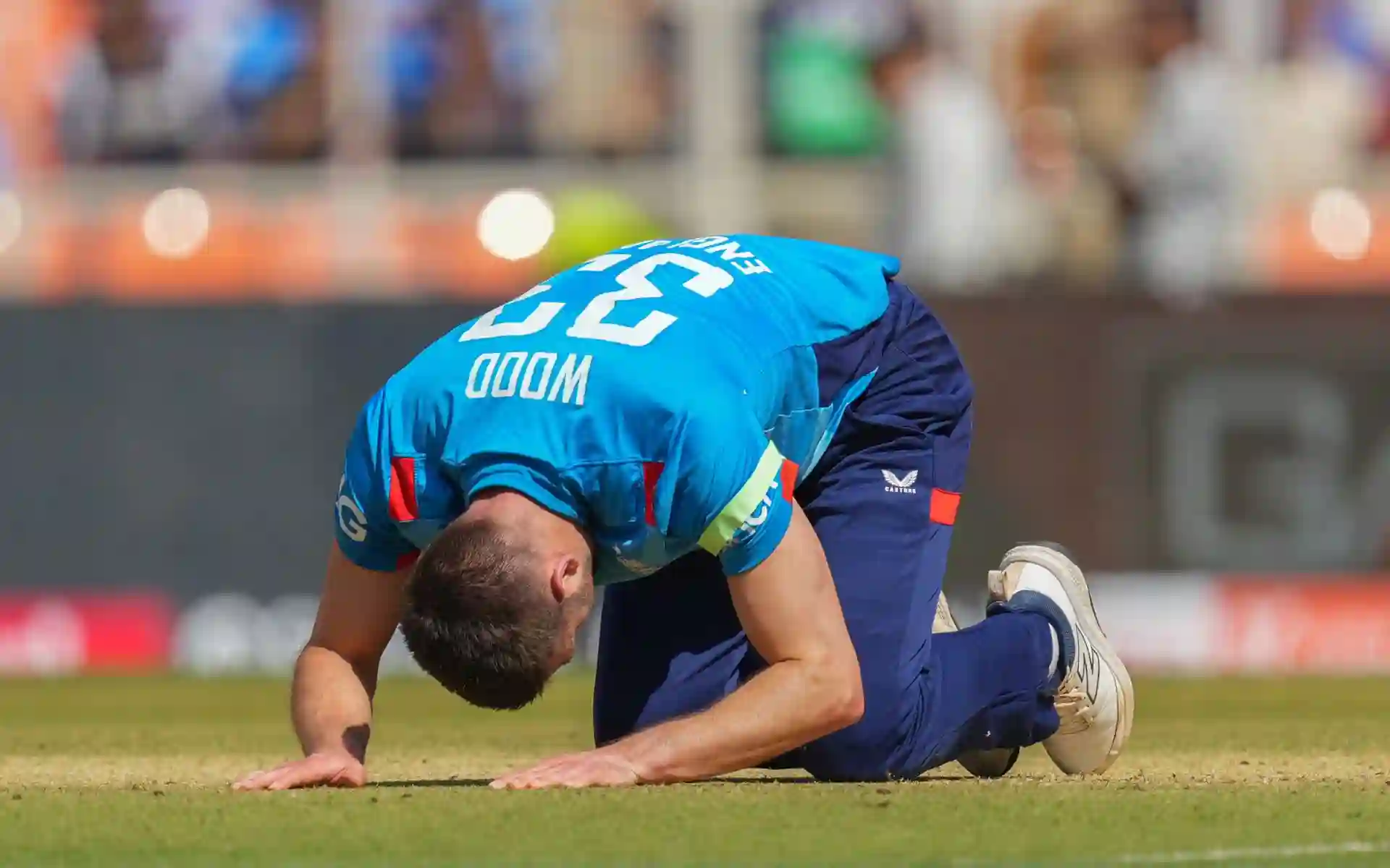 Mark Wood Leaves Field During ENG vs AFG; 3 Players Who Can Replace Him If He Is Ruled Out